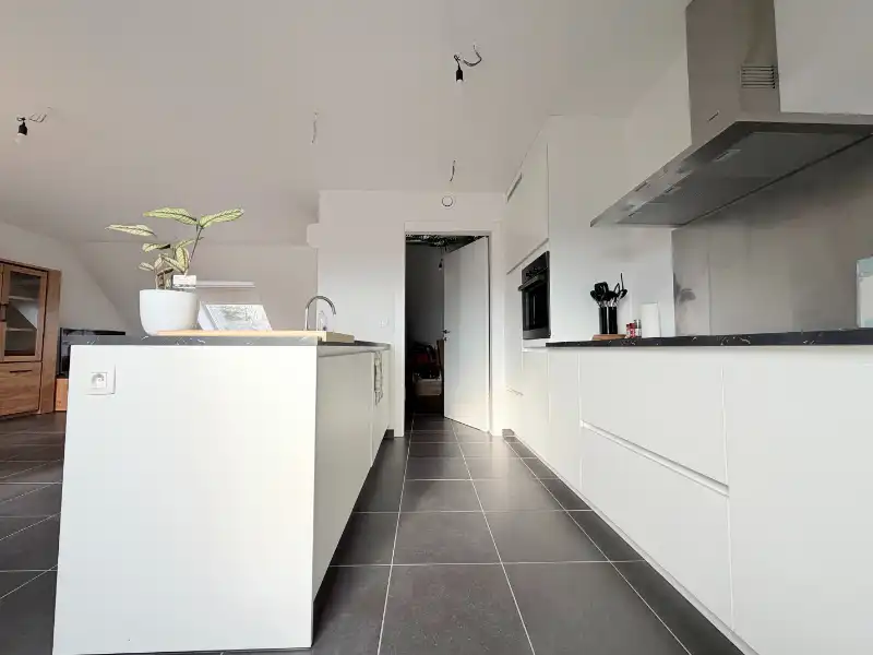 ENERGIEZUINIG DAKAPPARTEMENT MET TWEE SLAAPKAMERS EN GARAGE TE HUUR foto 6