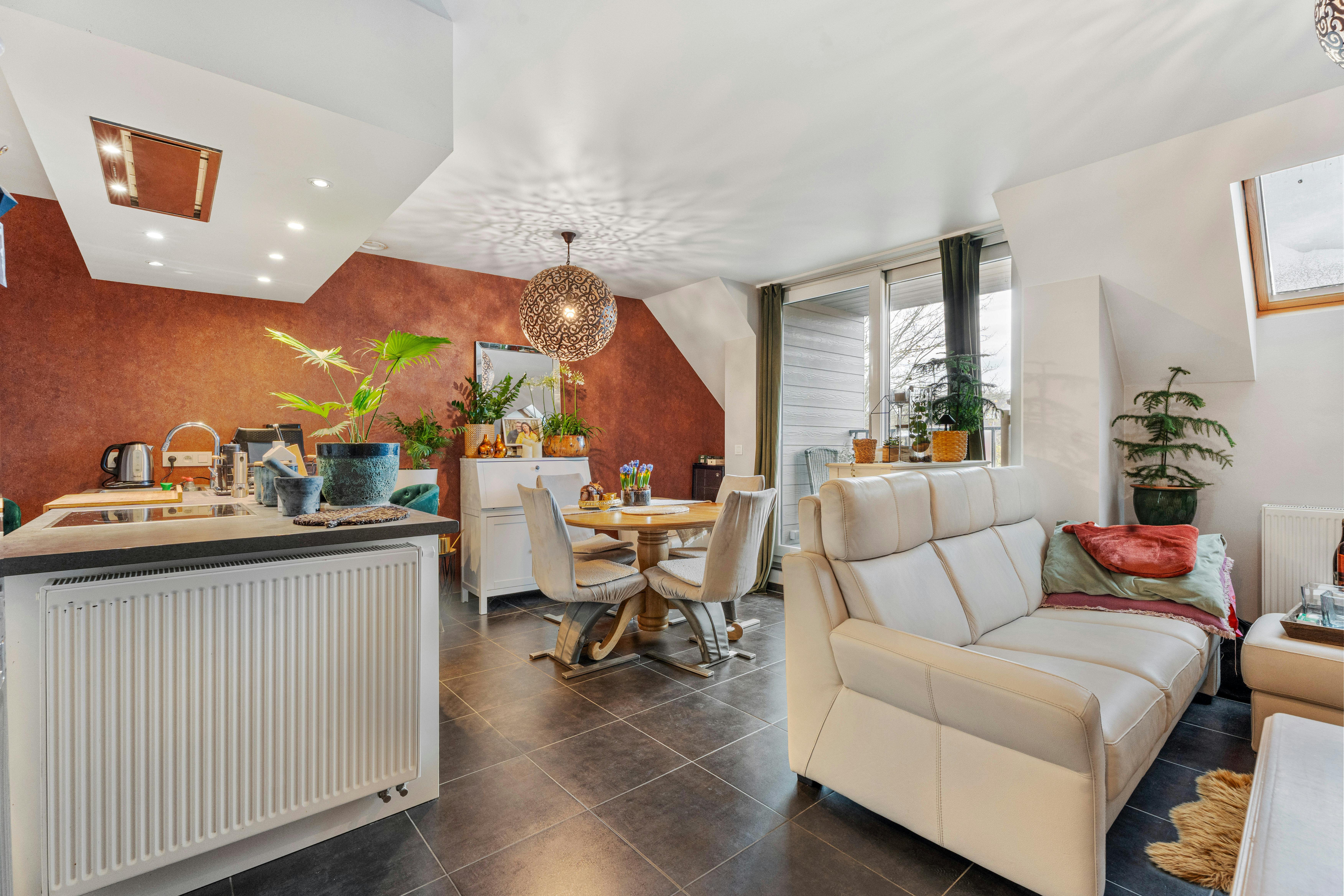 Instapklaar appartement met garage in centrum Ieper  foto 3