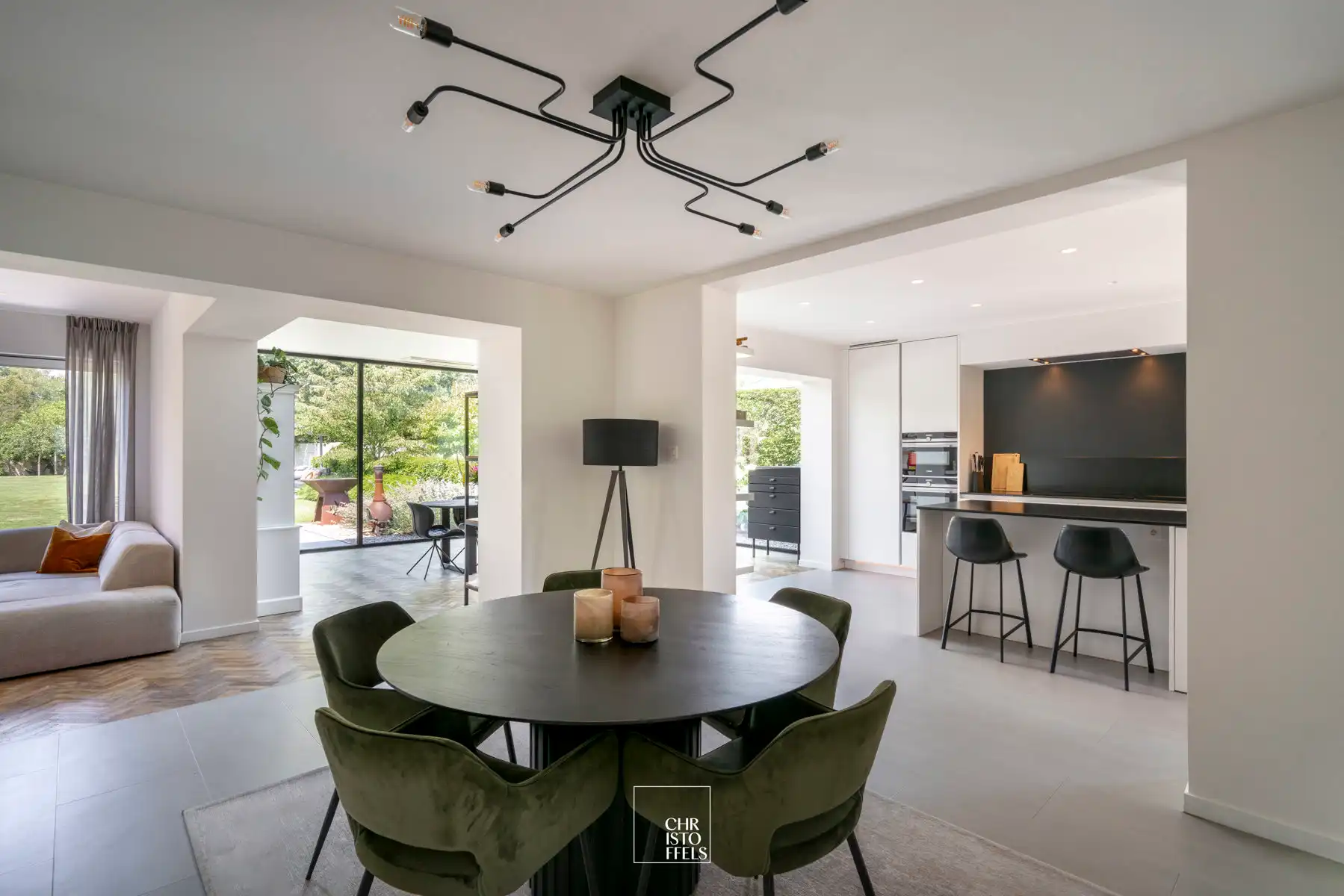 Eigentijdse gerenoveerde villa op een riant perceel van 1.986 m² foto 6