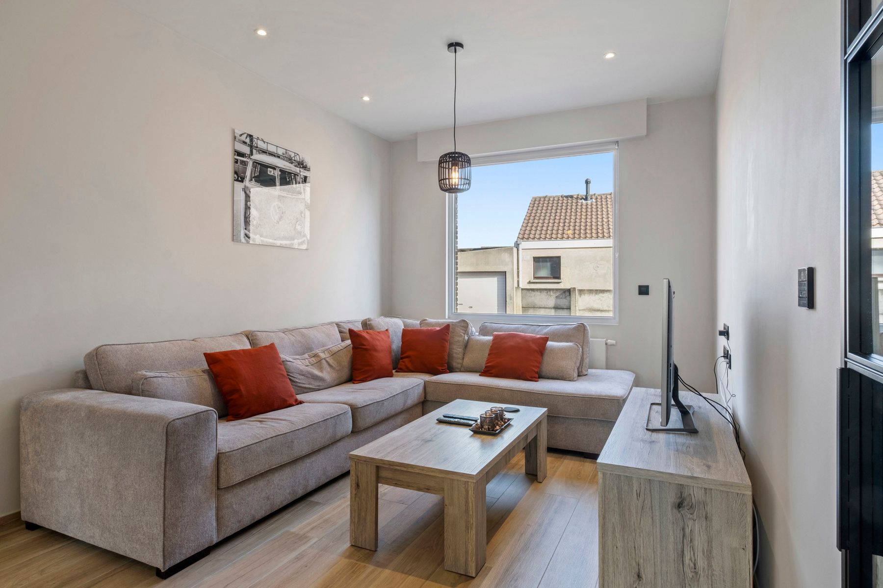 Moderne gerenoveerde woning op rustige ligging in Gistel. foto 4