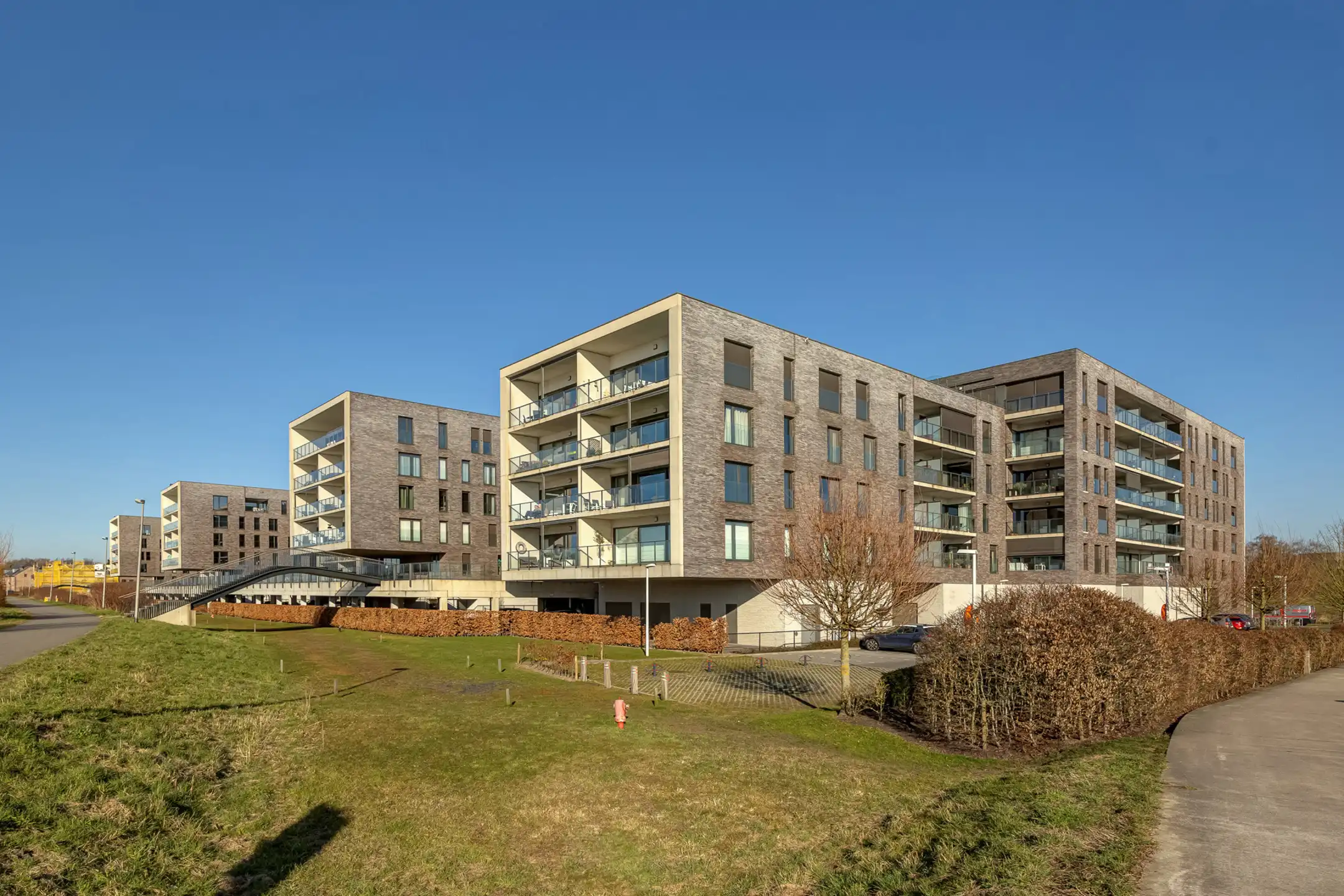 Appartement met 2 slaapkamers + autostaanplaats + ruim terras met een fantastisch panorama foto 2