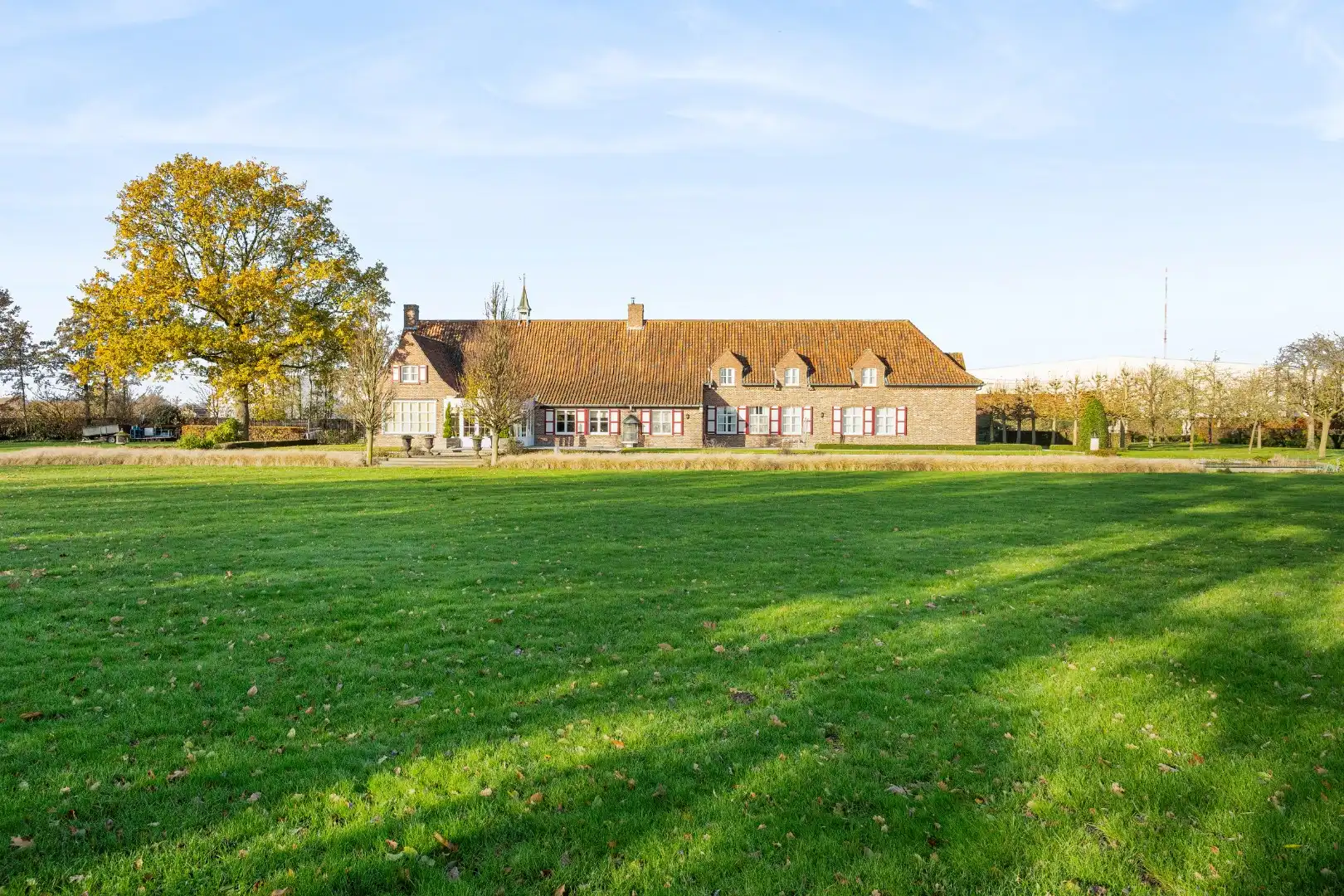 Unieke eigendom met 2 schuren, kapschuur, paardenstal en verzichten foto 15
