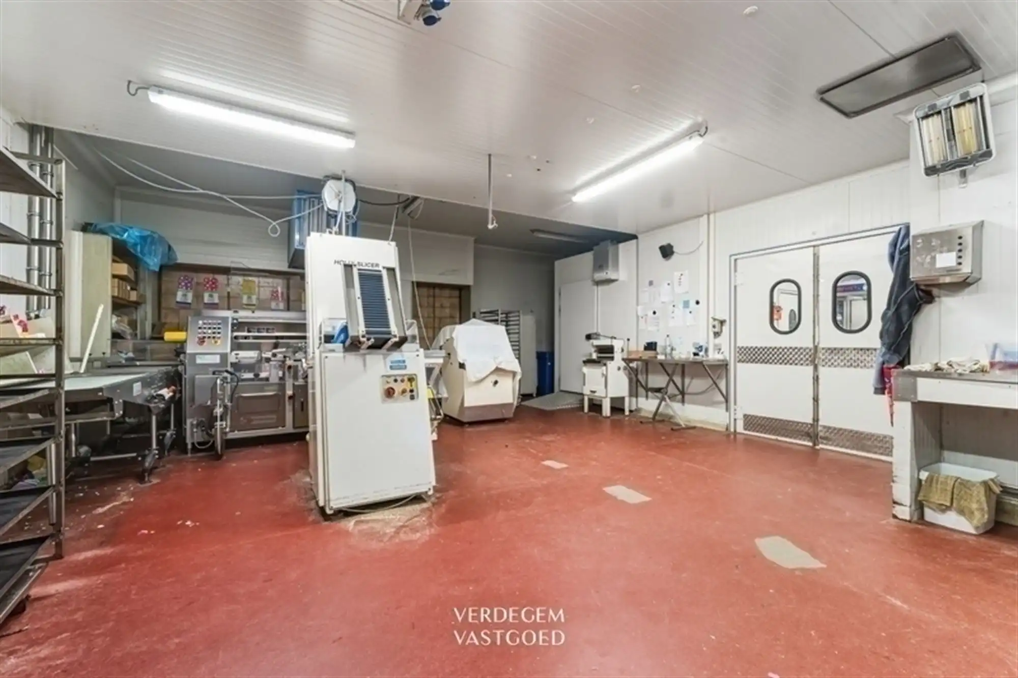 Magazijn van 395m² met villa op toplocatie voor commerciële activciteit foto 29