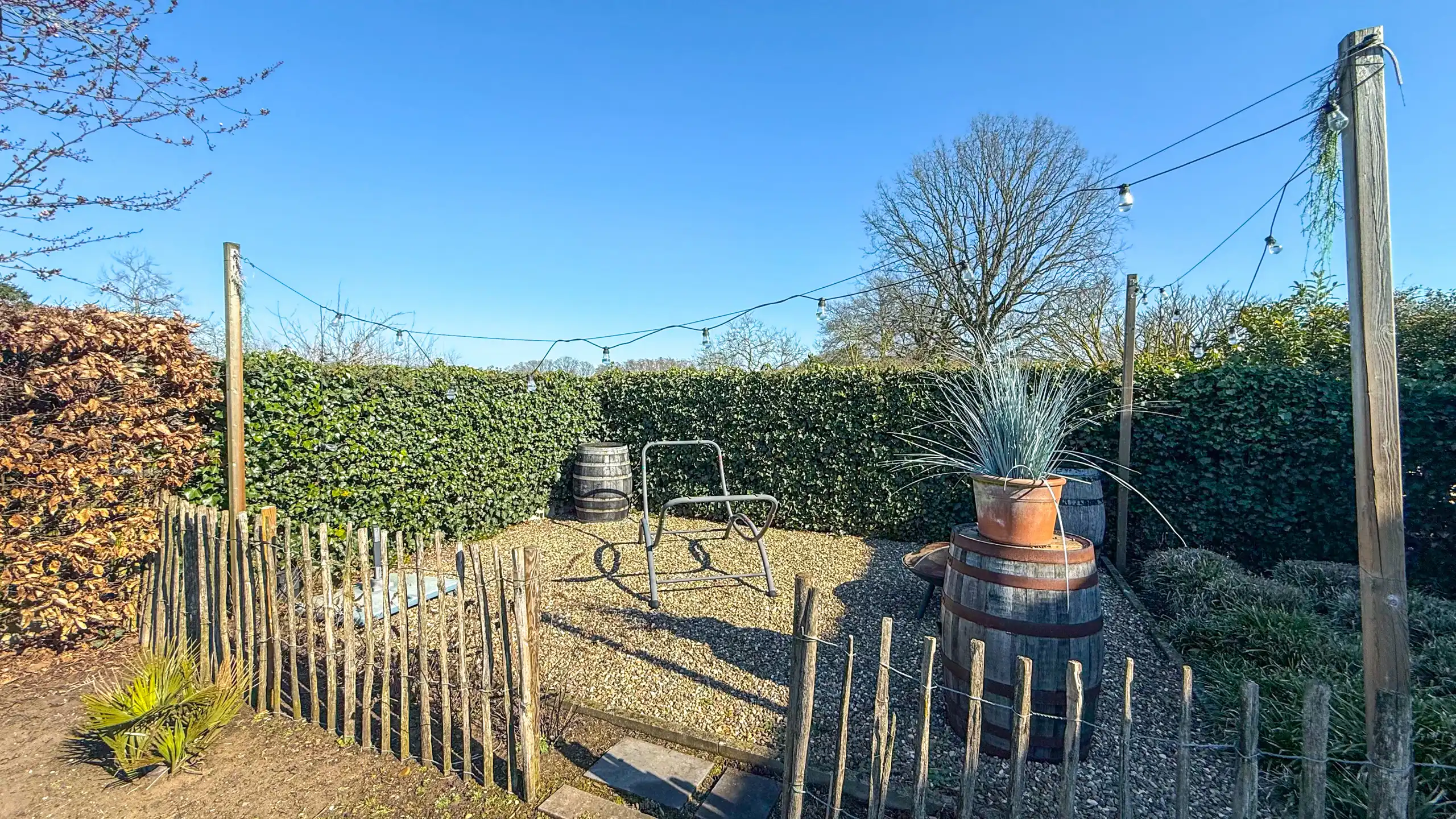 Instapklare gezinswoning met 5slpks, dubbele garage en tuin! foto 46