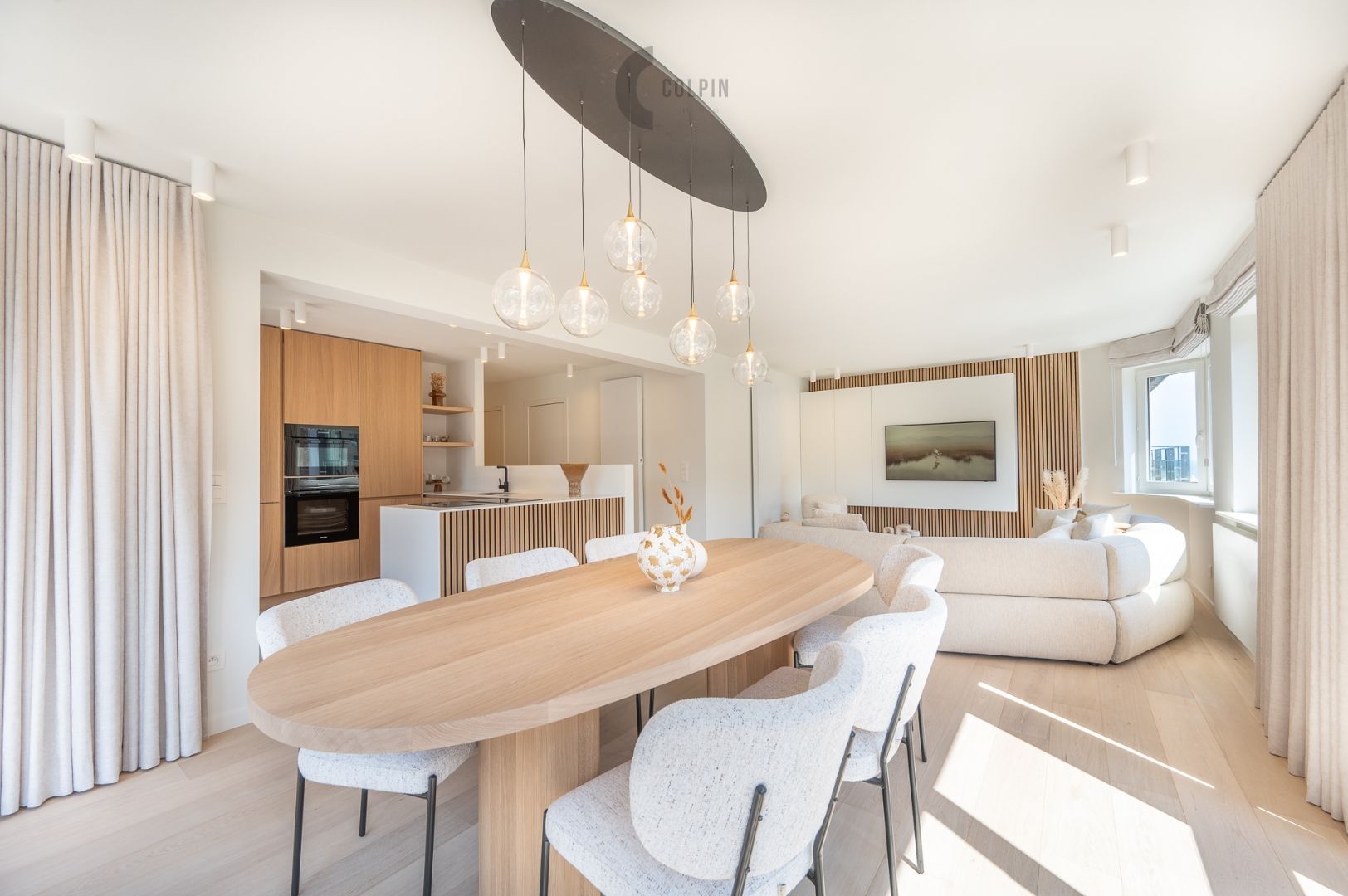 Prachtig hoekappartement in het centrum van Knokke foto {{pictureIndex}}