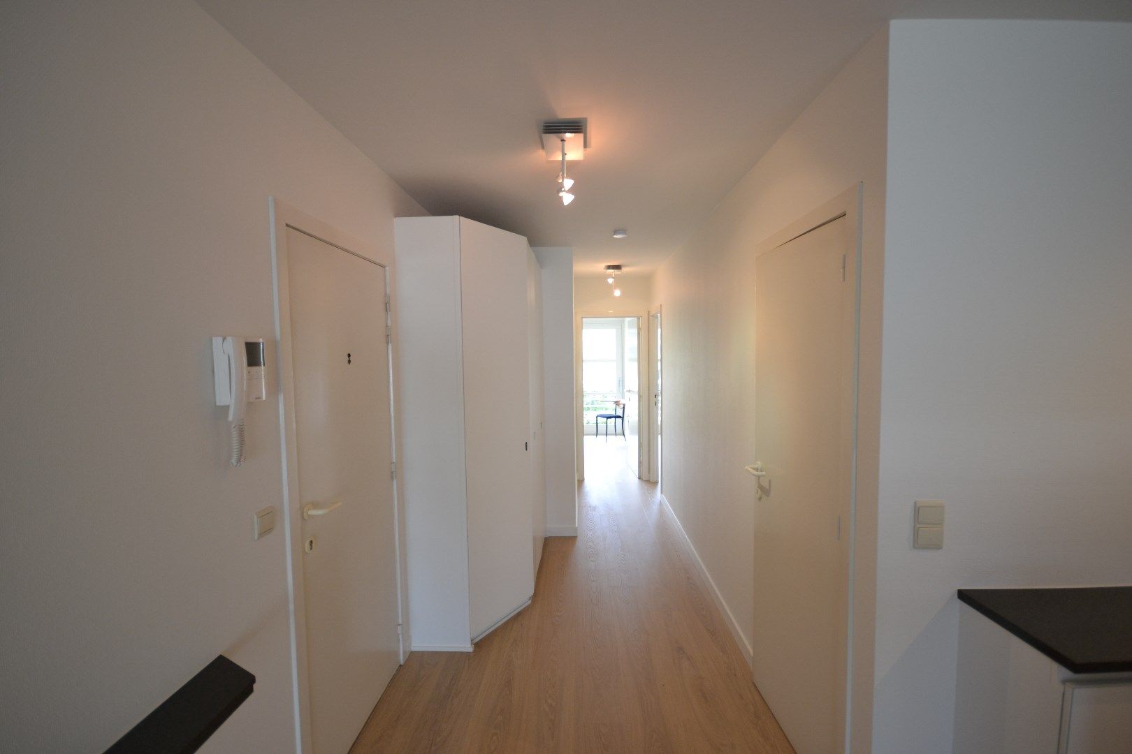 Volledig gerenoveerd 2 slaapkamer appartement met vrij uitzicht te Oostduinkerke-bad! foto 11