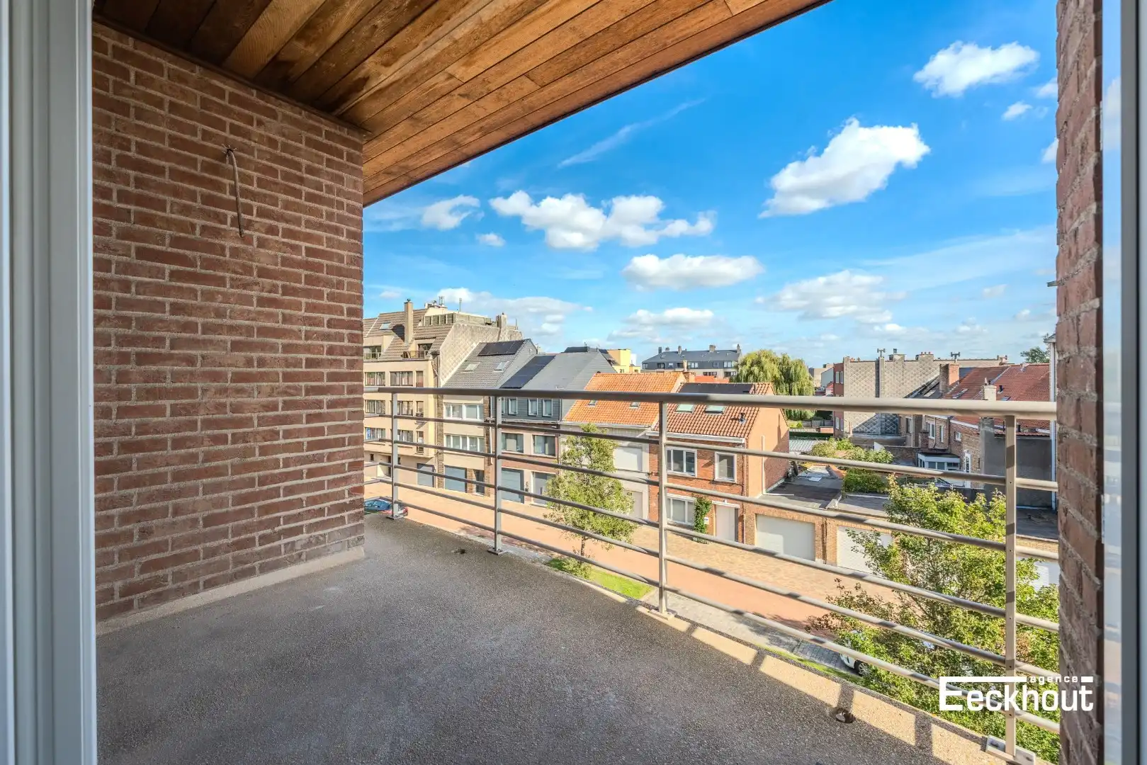 Modern appartement met groot zonneterras in rustige straat! foto 2
