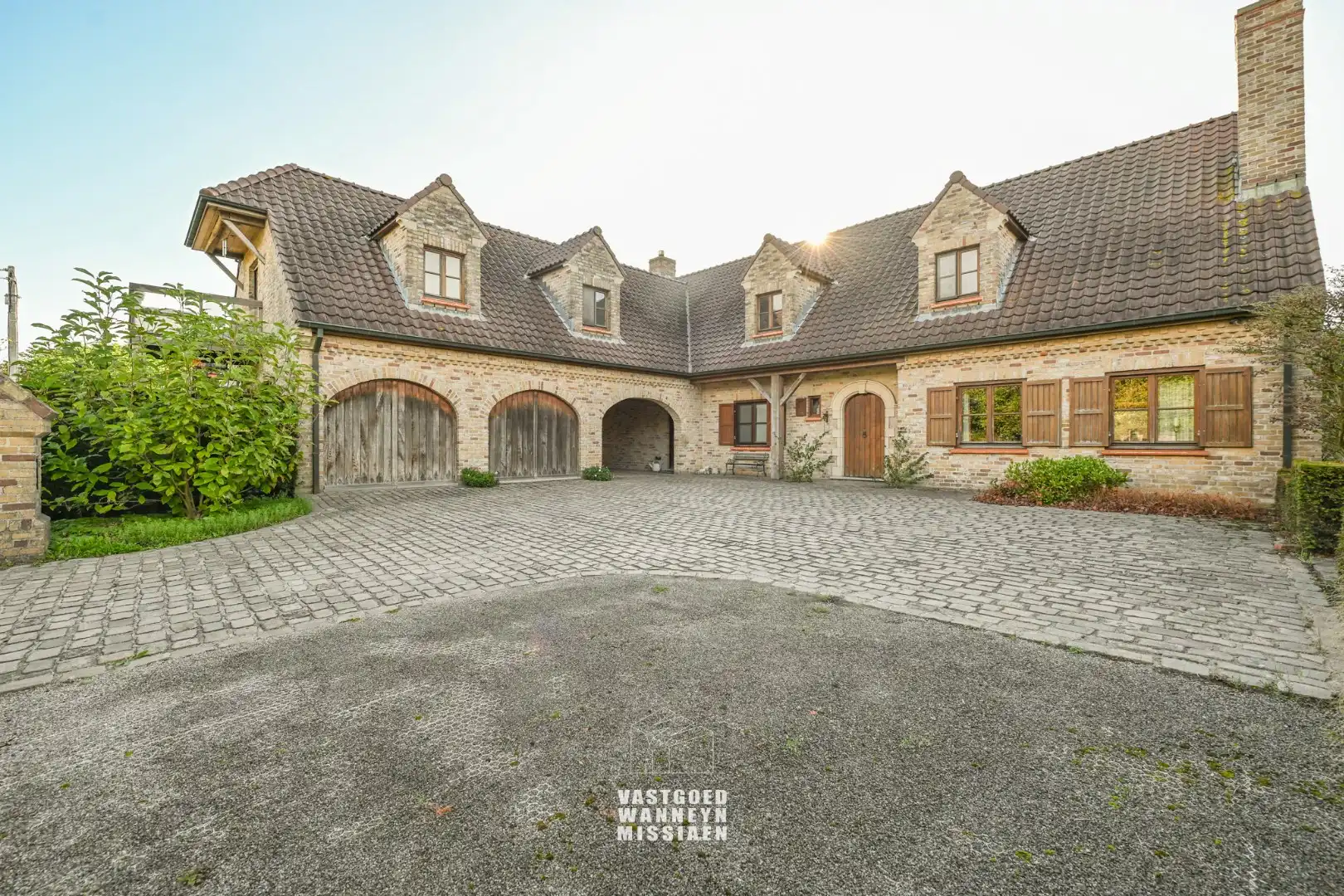 Charmante alleenstaande villa op 1.575 m2 met verzicht over de velden nabij de bossen  foto {{pictureIndex}}