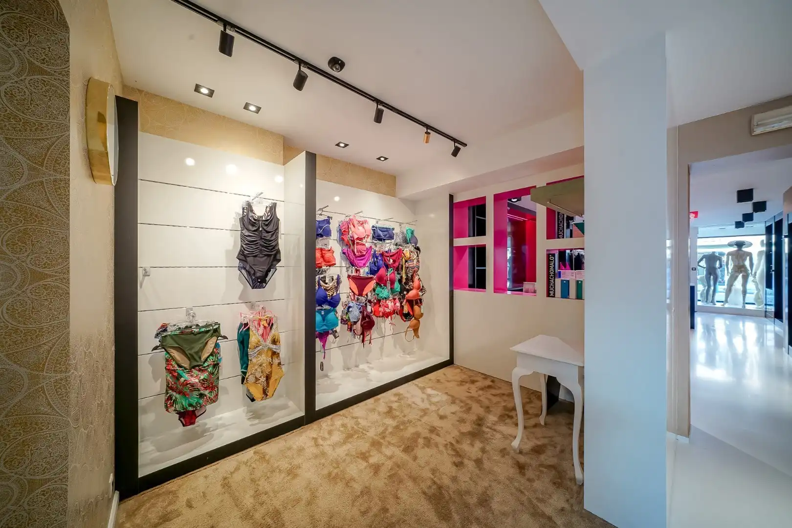 Ruime eengezinswoning in centrum Oudenburg met handelsruimte op gelijkvloers. foto 5