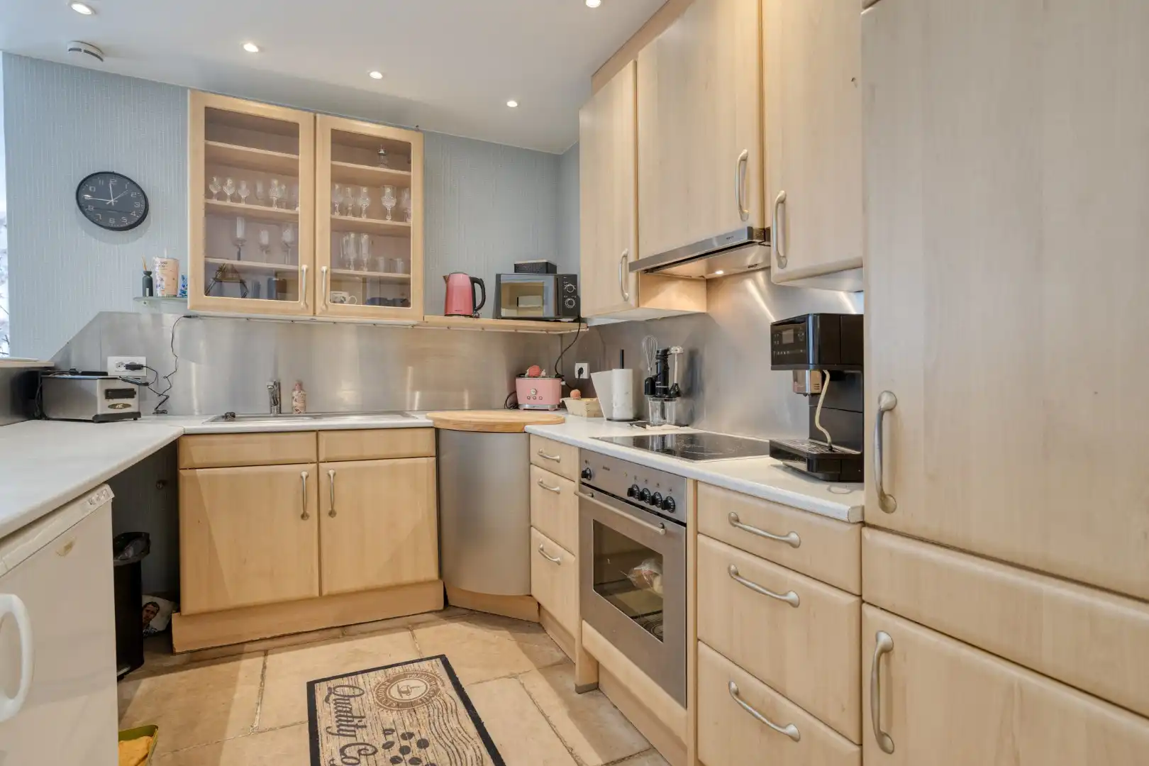 Lichtrijk, gelijkvloers appartement of handelsruimte met woonst! foto 10
