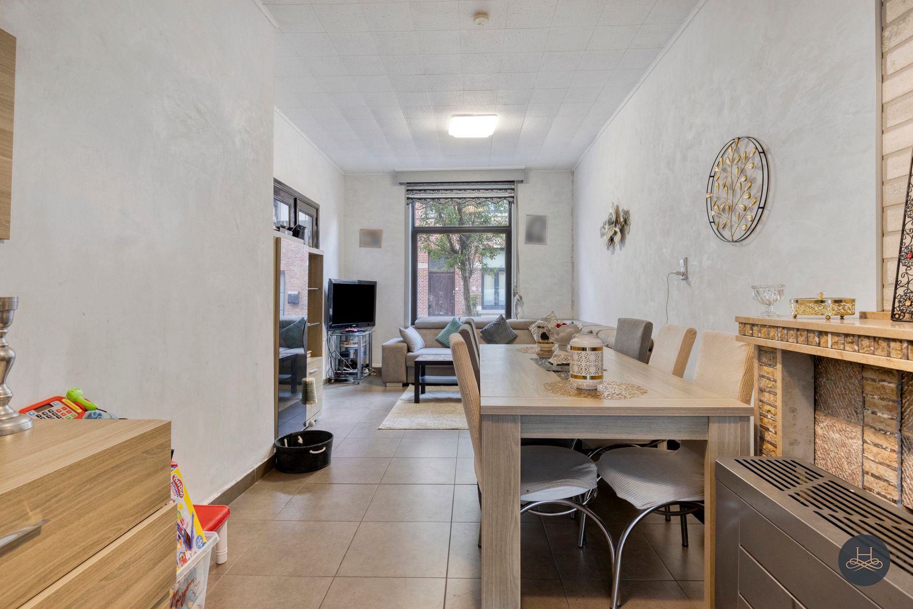 Knappe renovatiewoning met binnenplaats en 4 slaapkamers foto 5