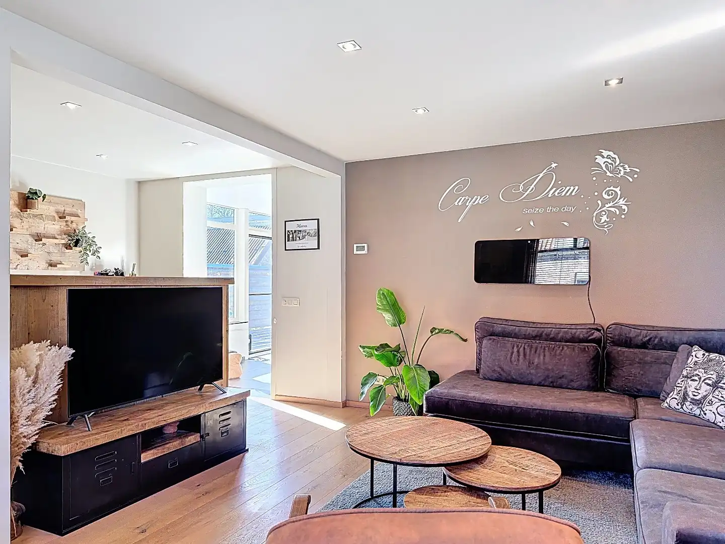 Instapklare twee-onder-een-kapwoning met uitbouw, luxe overkapping en zonnige tuin op het westen  foto 7