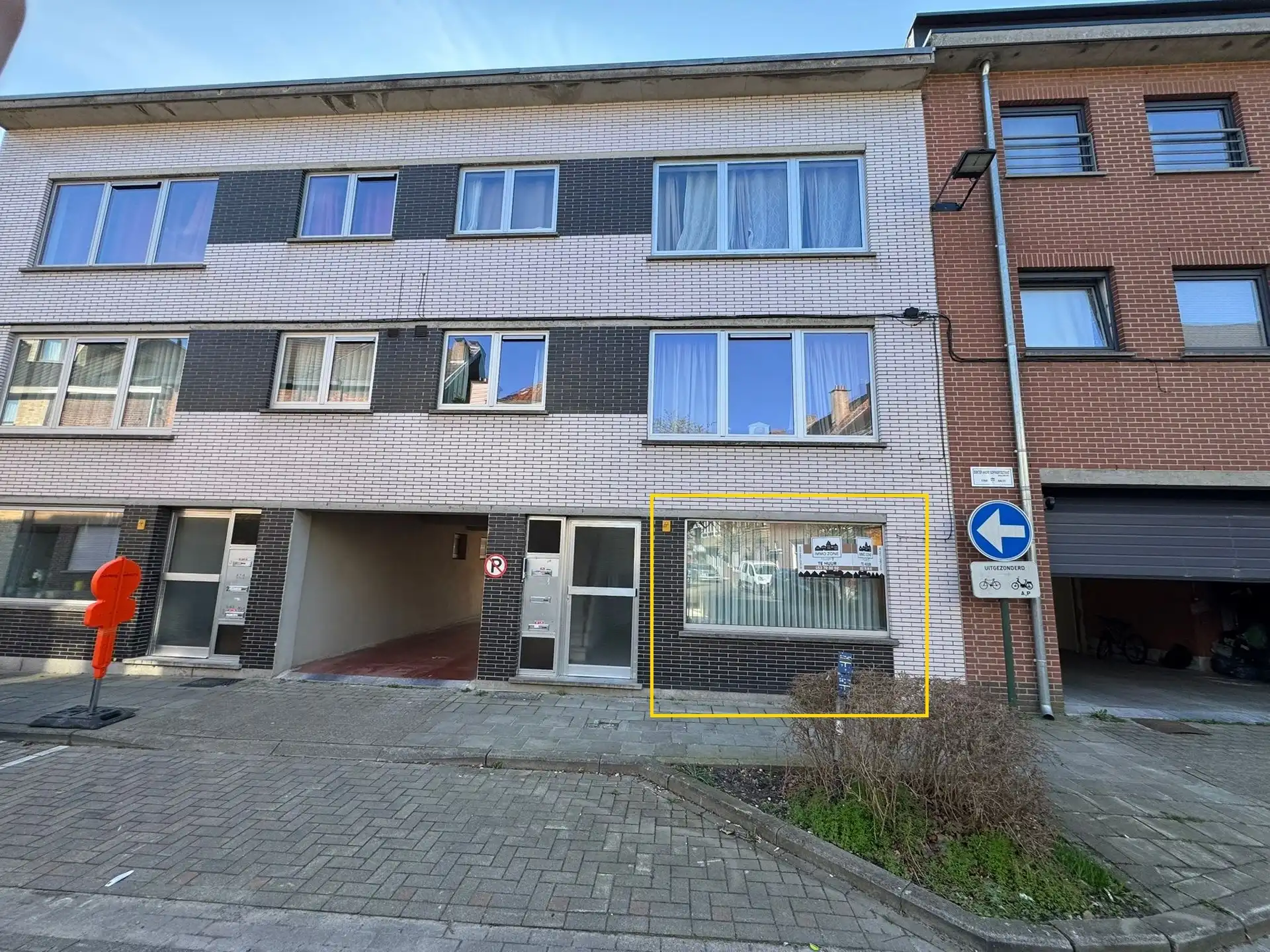 Gelijkvloers appartement met garage foto {{pictureIndex}}