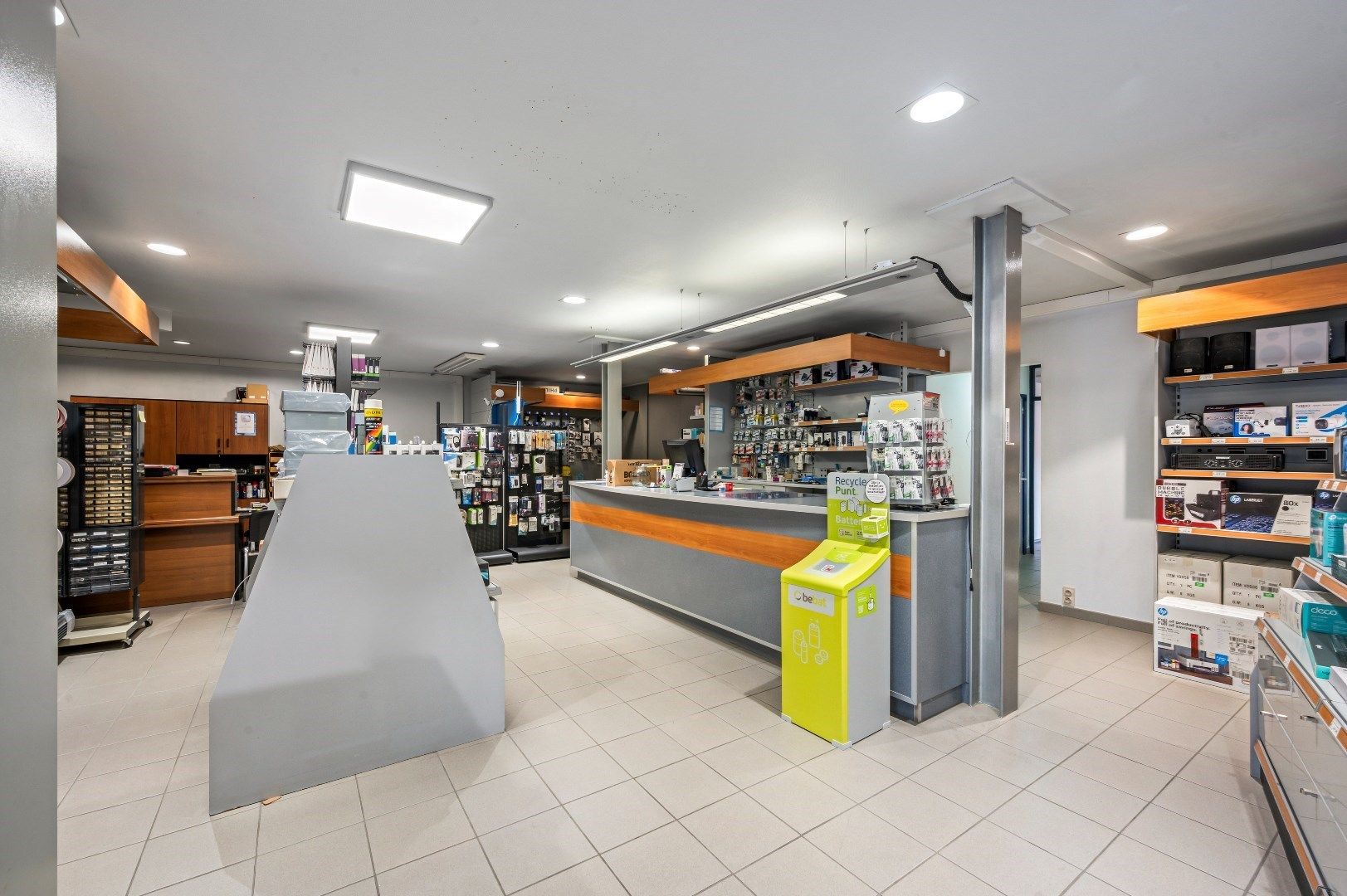 Handelsruimte (260m²) op commerciële toplocatie. foto 2