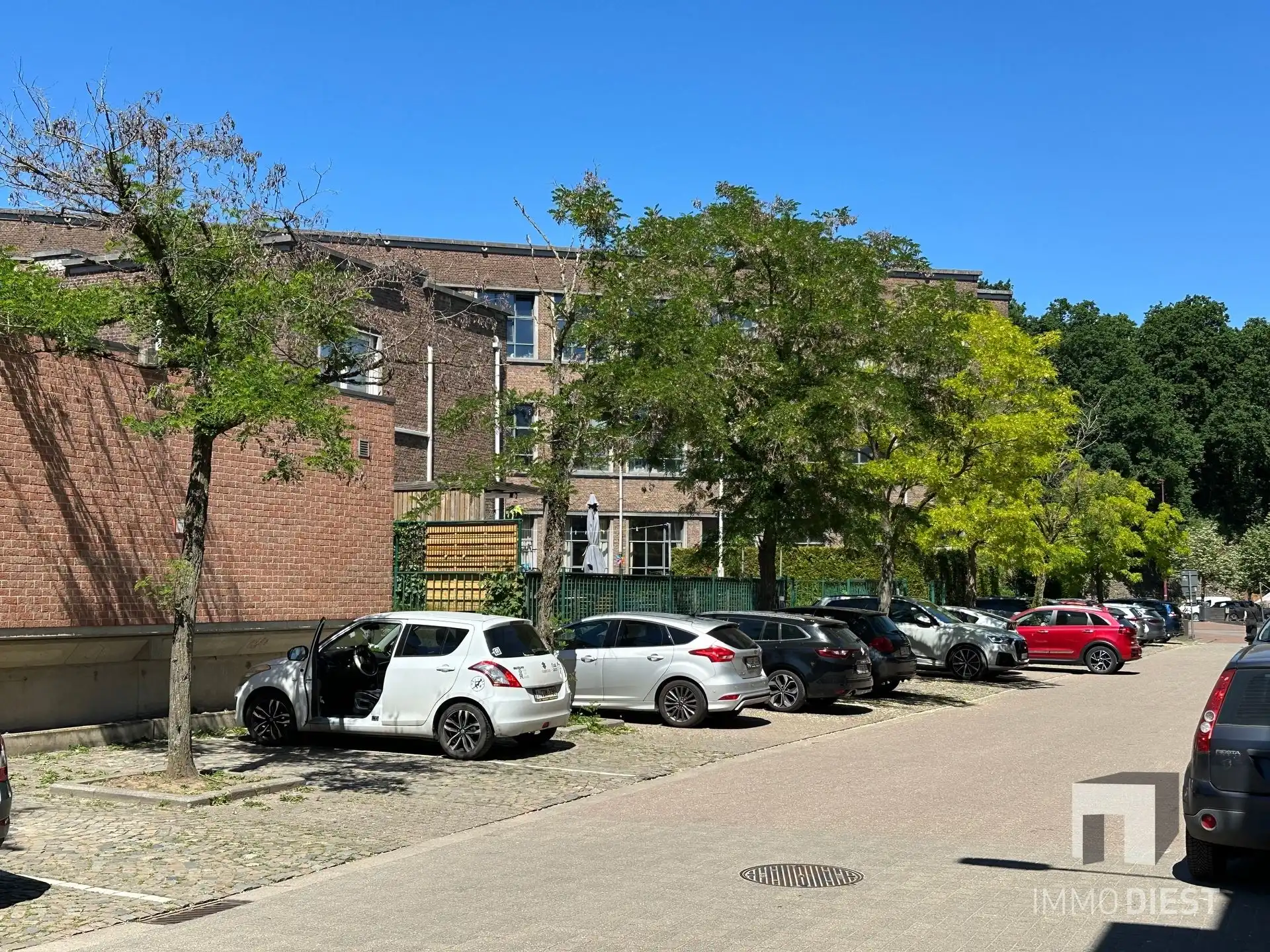 Te renoveren woning met 3 slaapkamers, 2 garages en tuin in Diest foto 39