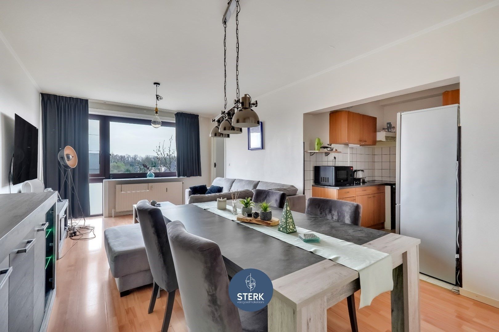 VERHUURD APPARTEMENT OP EEN CENTRALE LOCATIE TE LANAKEN !  foto {{pictureIndex}}