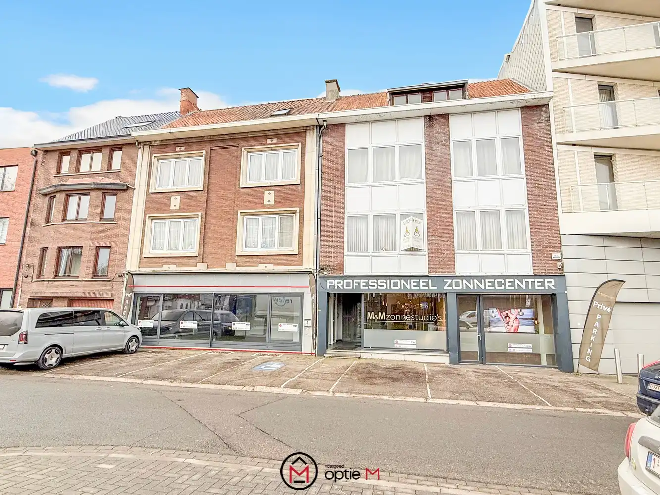 RUIM HANDELSGELIJKVLOERS MET GOEDE LIGGING! foto {{pictureIndex}}