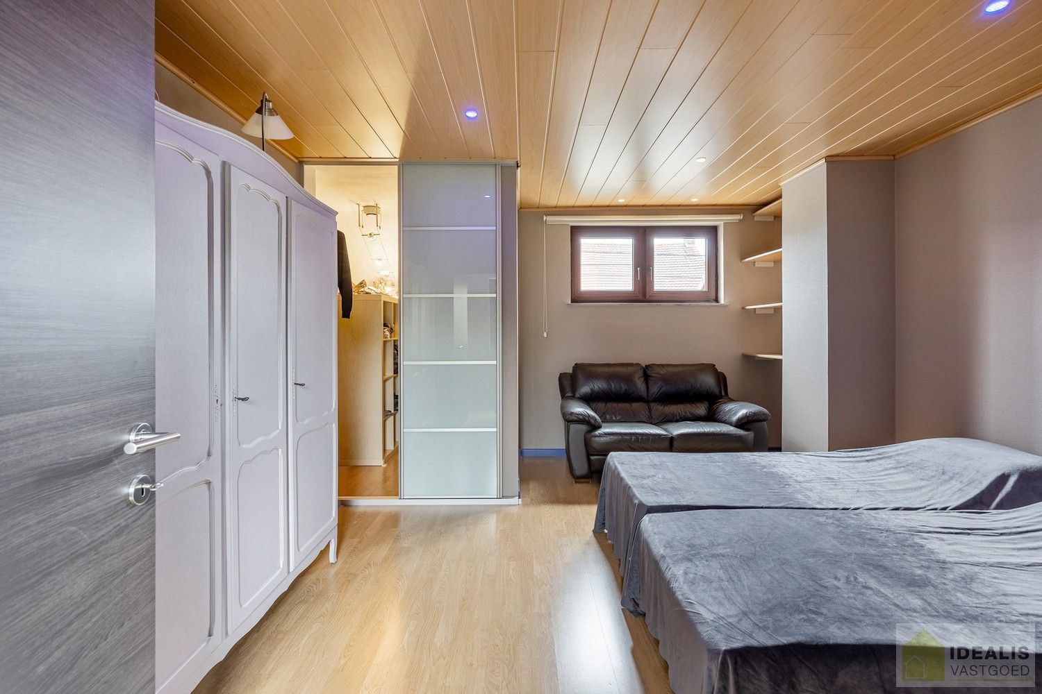 RUIME EN PERFECT ONDERHOUDEN WONING MET 4 SLAAPKAMERS OP KNAP PERCEEL VAN MAAR LIEFST 14A61CA foto 25
