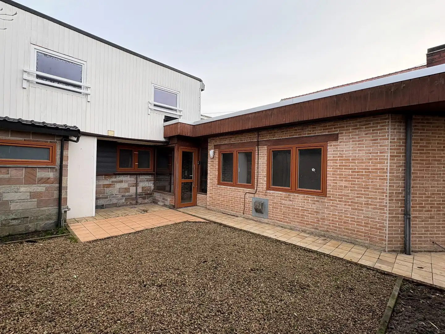 Hoofdfoto van de publicatie: Verrassend aangename woning nabij het centrum van Kuurne met tuin en garage.