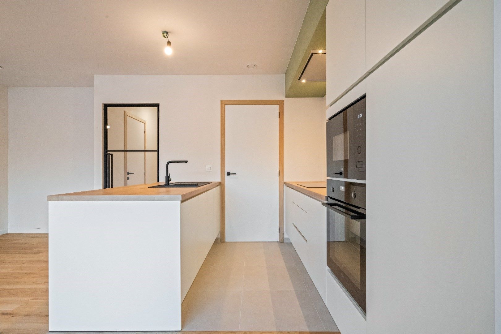 Gelijkvloers en zeer energiezuinig appartement met mooie tuin ! foto 5