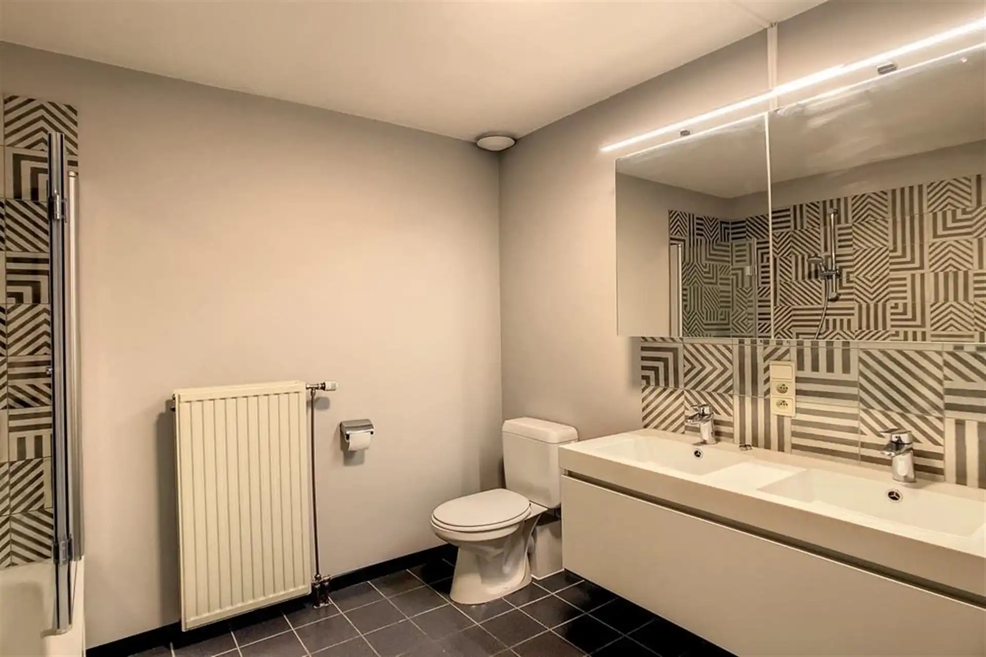 Villa met mooie tuin in rustige straat foto 20