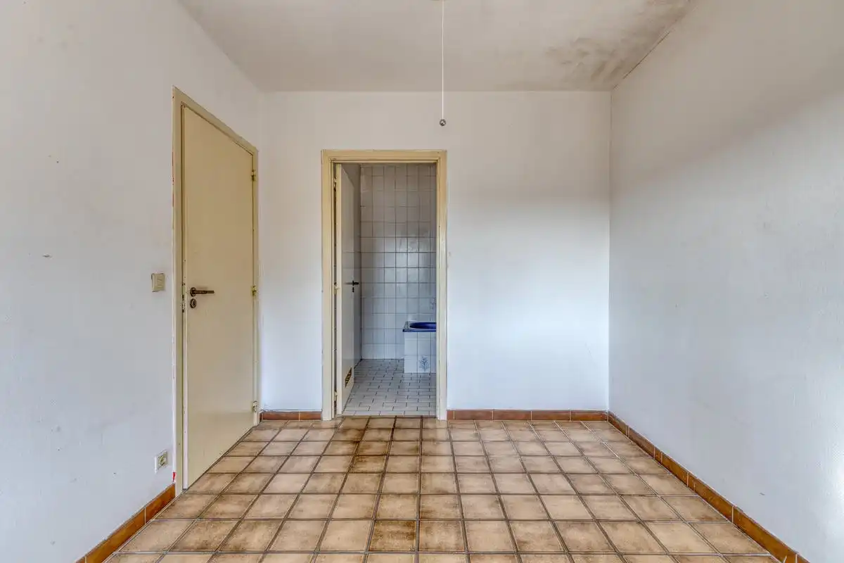Te moderniseren appartement te koop in Harelbeke foto 9