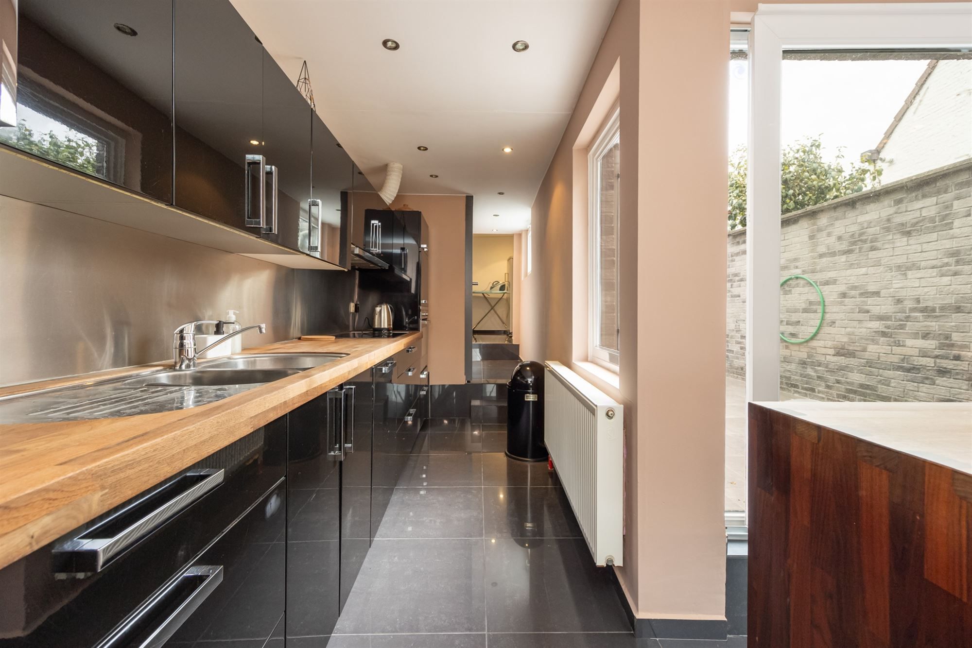 Volledig instapklaar huis met twee slaapkamers foto 5