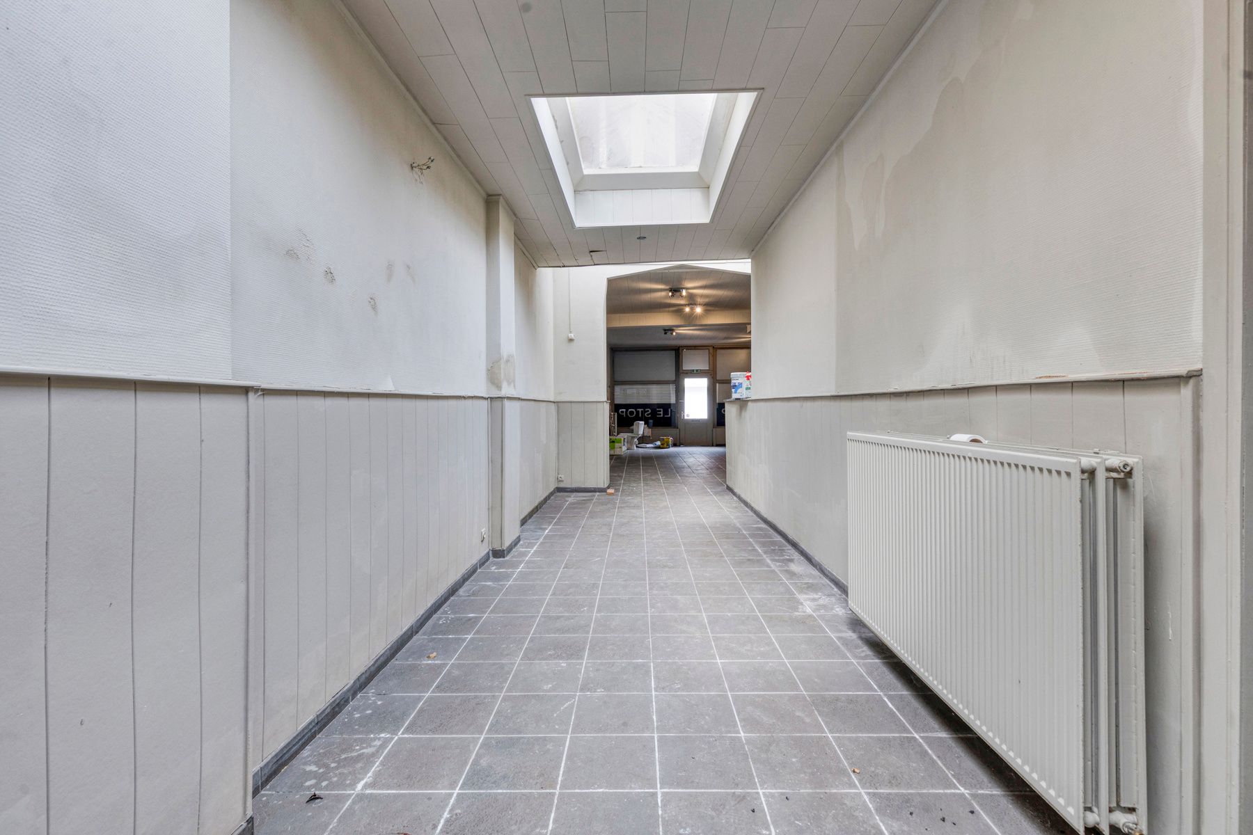 Commercieel gelegen handelspand met veel potentieel foto 3