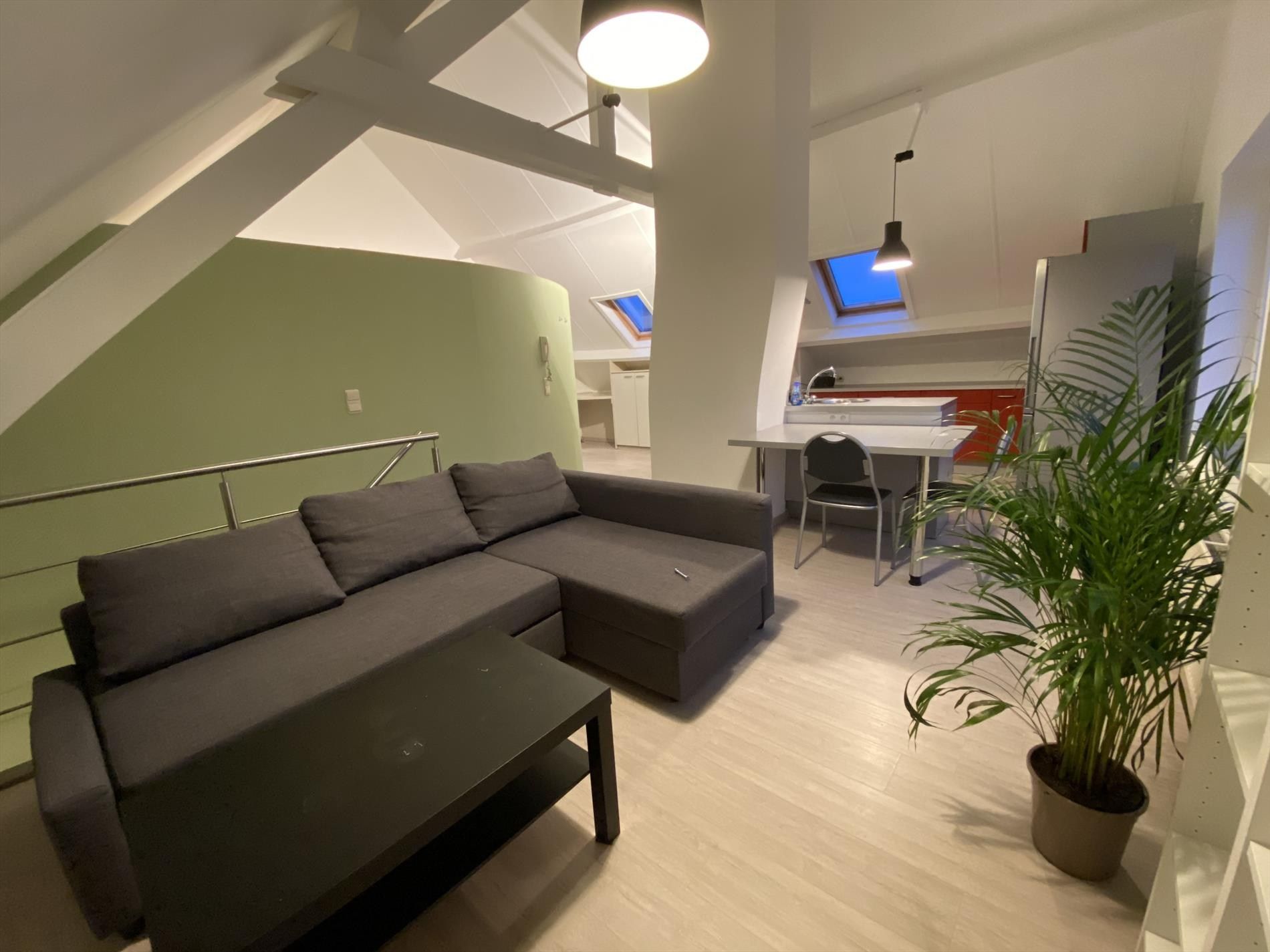 Instapklare studio met autostaanplaats in OLV Olen ! foto 2