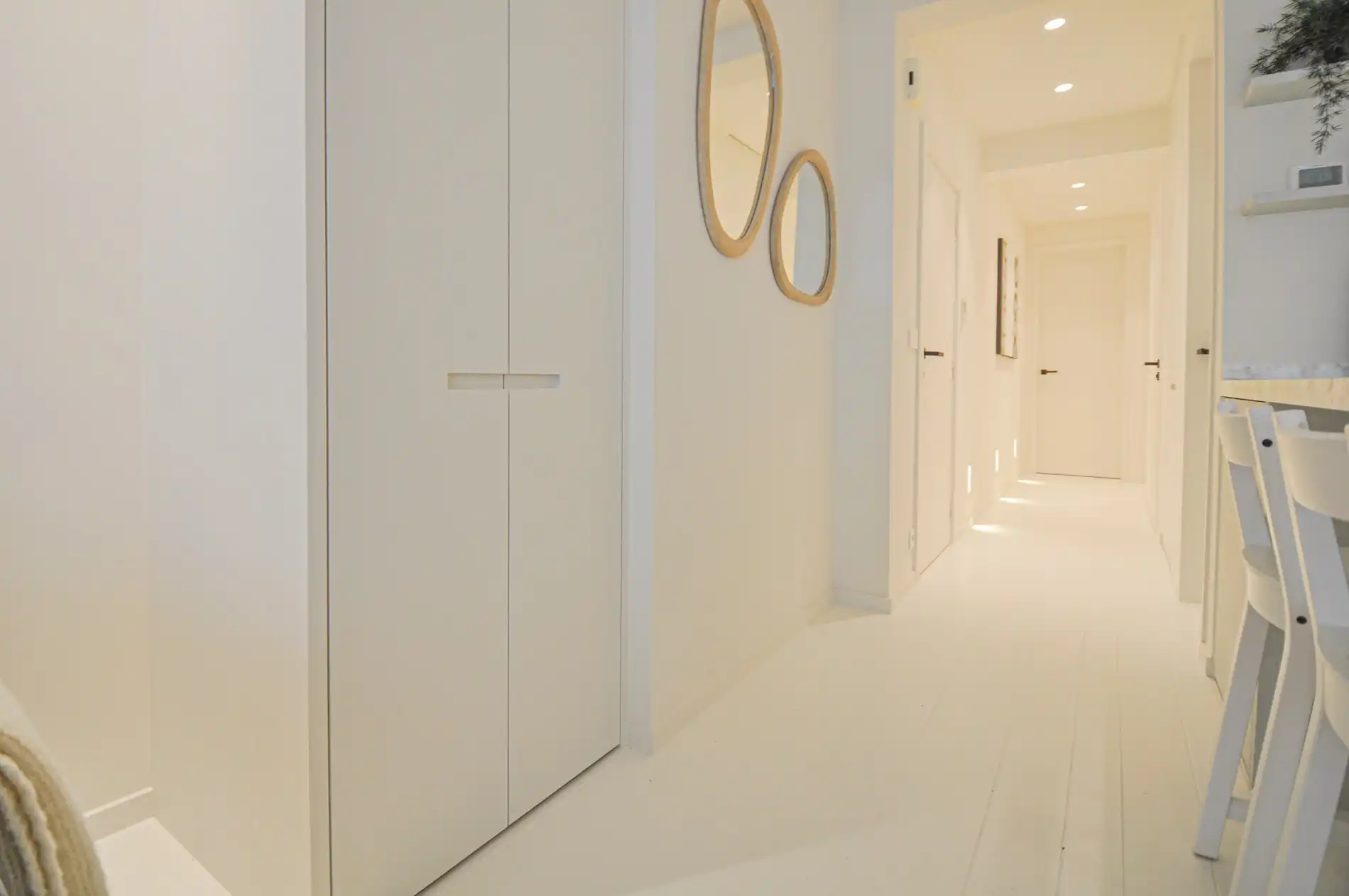 Volledig gerenoveerd appartement met een mooi zijdelings zeezicht gelegen in het Zoute. foto 8