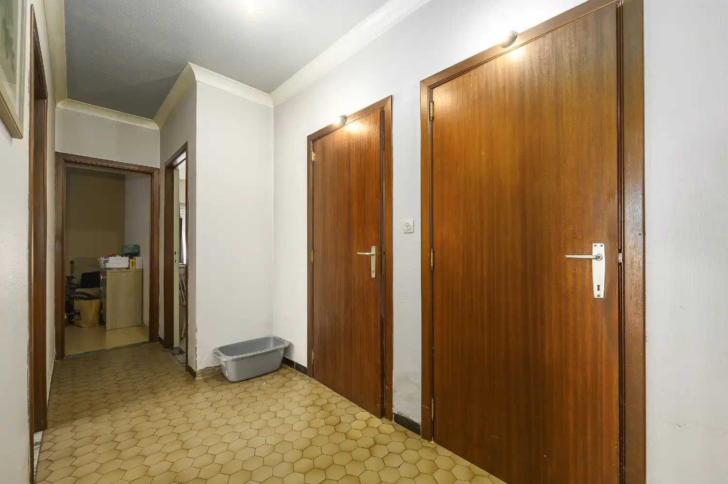 Te renoveren halfopen woning met veel potentieel foto 19