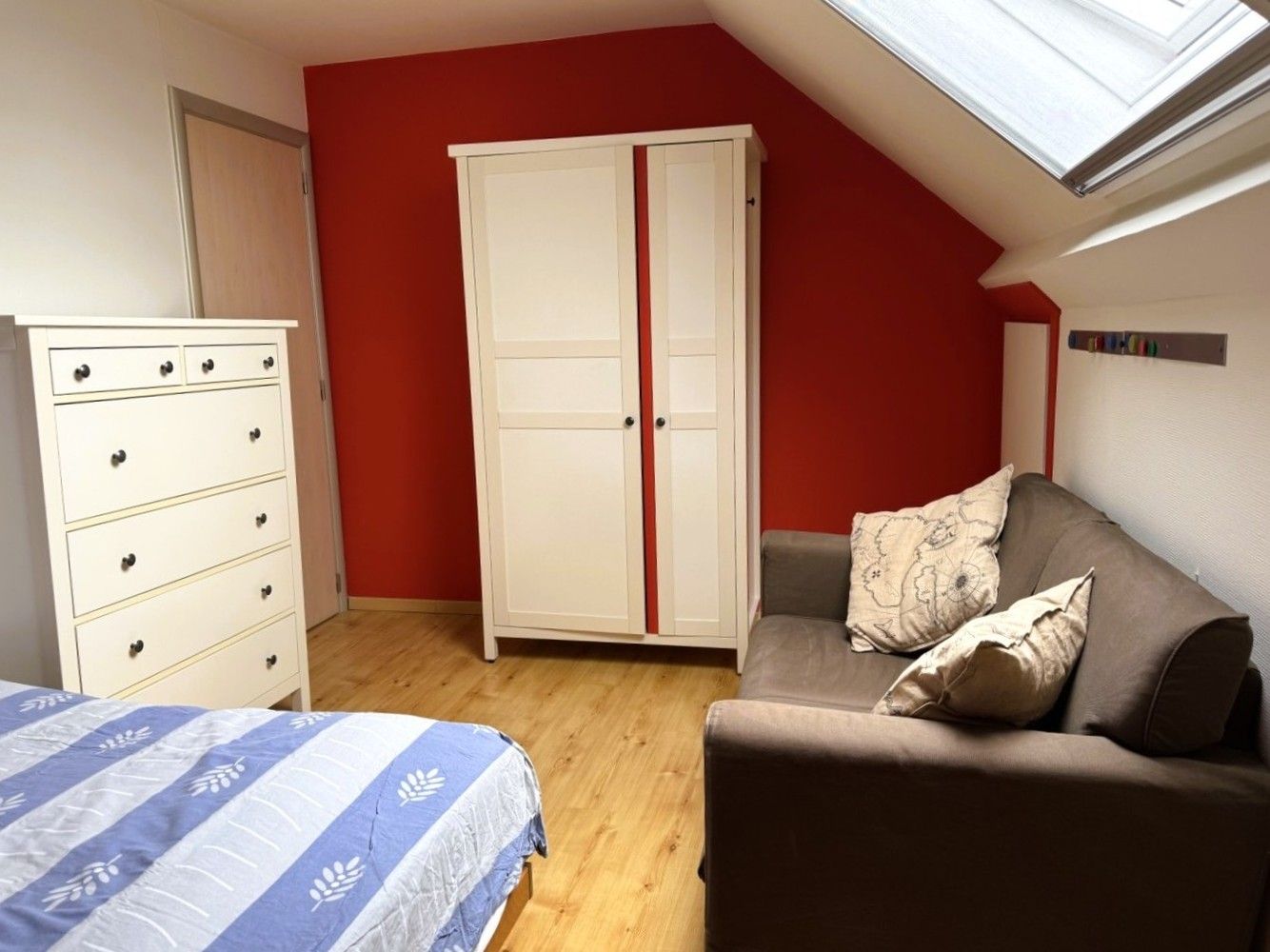 Verrassend ruime woning met achteringang met privéparkeerplaatsen foto 25