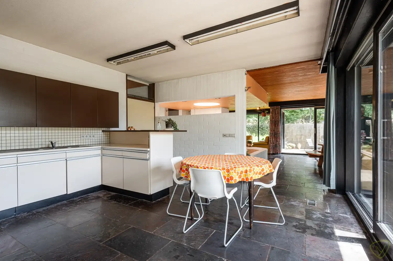 Modernistische villa met praktijkruimte en zuidwestgerichte tuin op riant perceel in Lembeke foto 11