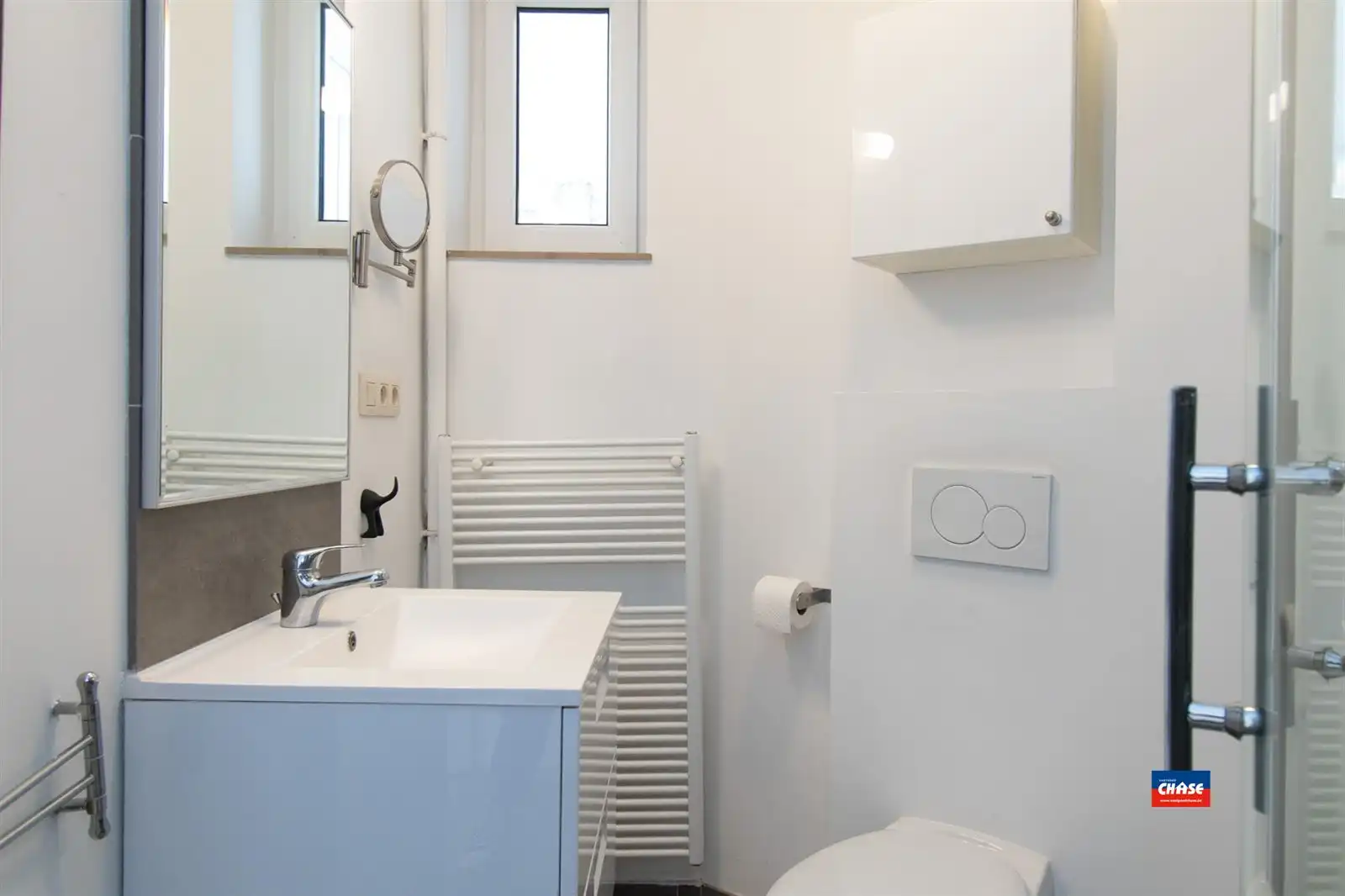 Sfeervol gerenoveerd gelijkvloers appartement met mooie tuin foto 19