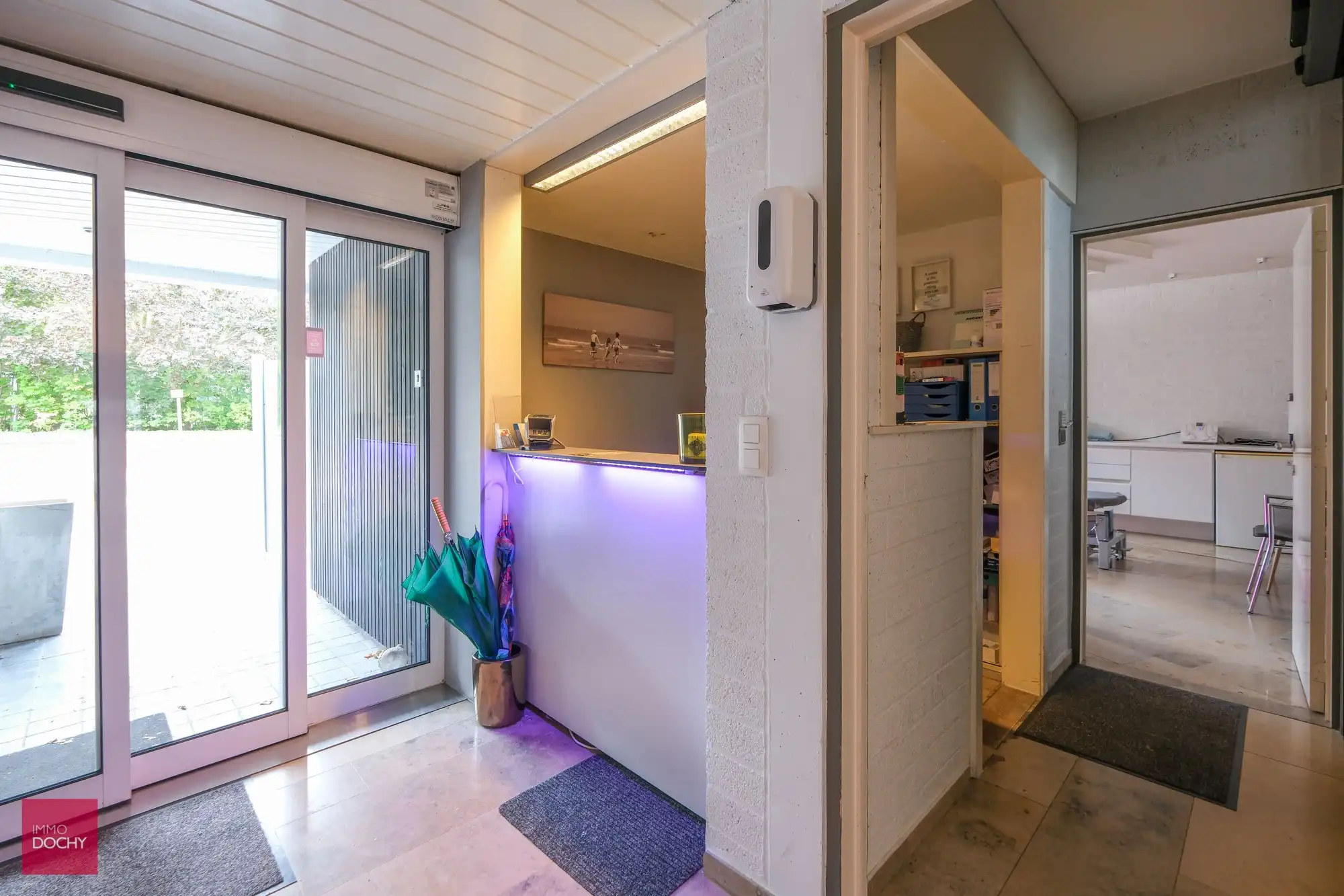 Ruime (groeps)praktijk of kantoor met woning foto 3