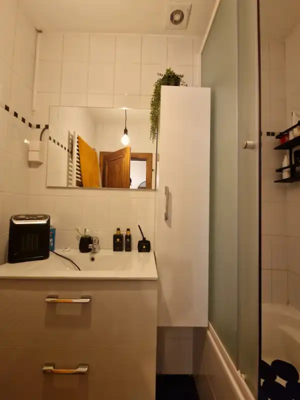 Handelspand met uitzonderlijke visibiliteit & ruim appartement – Toplocatie foto 6