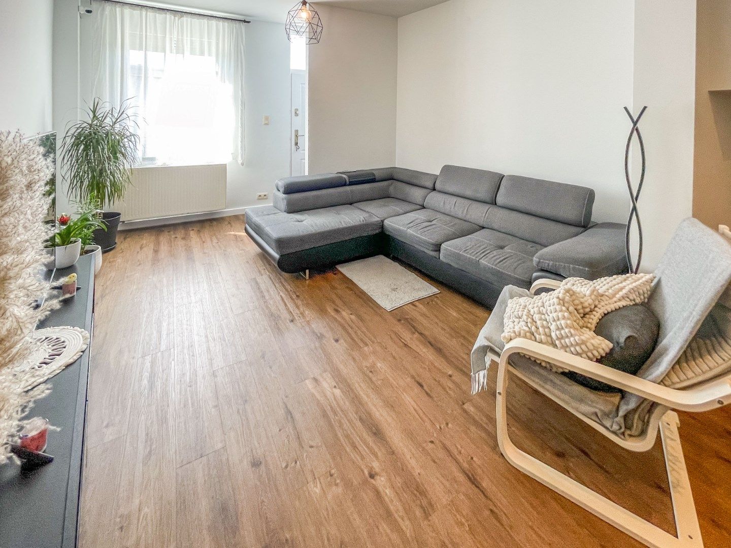 GERENOVEERDE WONING MET 4 SLAAPKAMERS ! foto 3