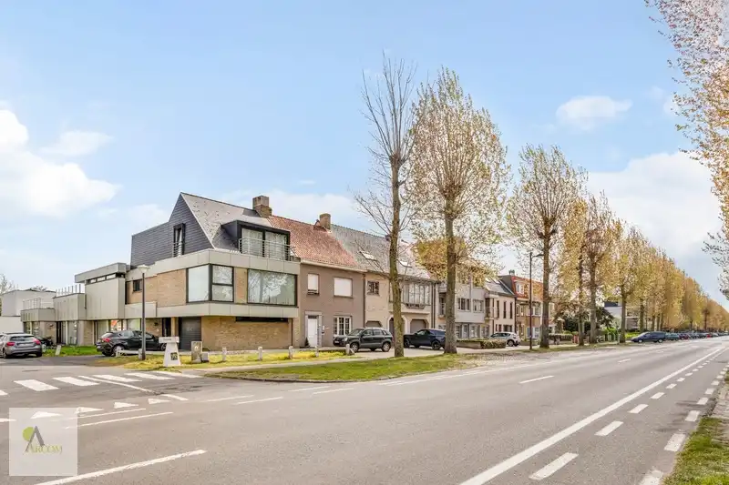 Praktijkruimte  + zeer grote private woning foto 2
