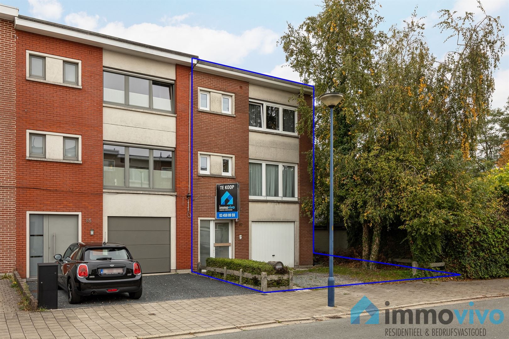 Degelijke half open woning met drie slaapkamers en tuin foto {{pictureIndex}}