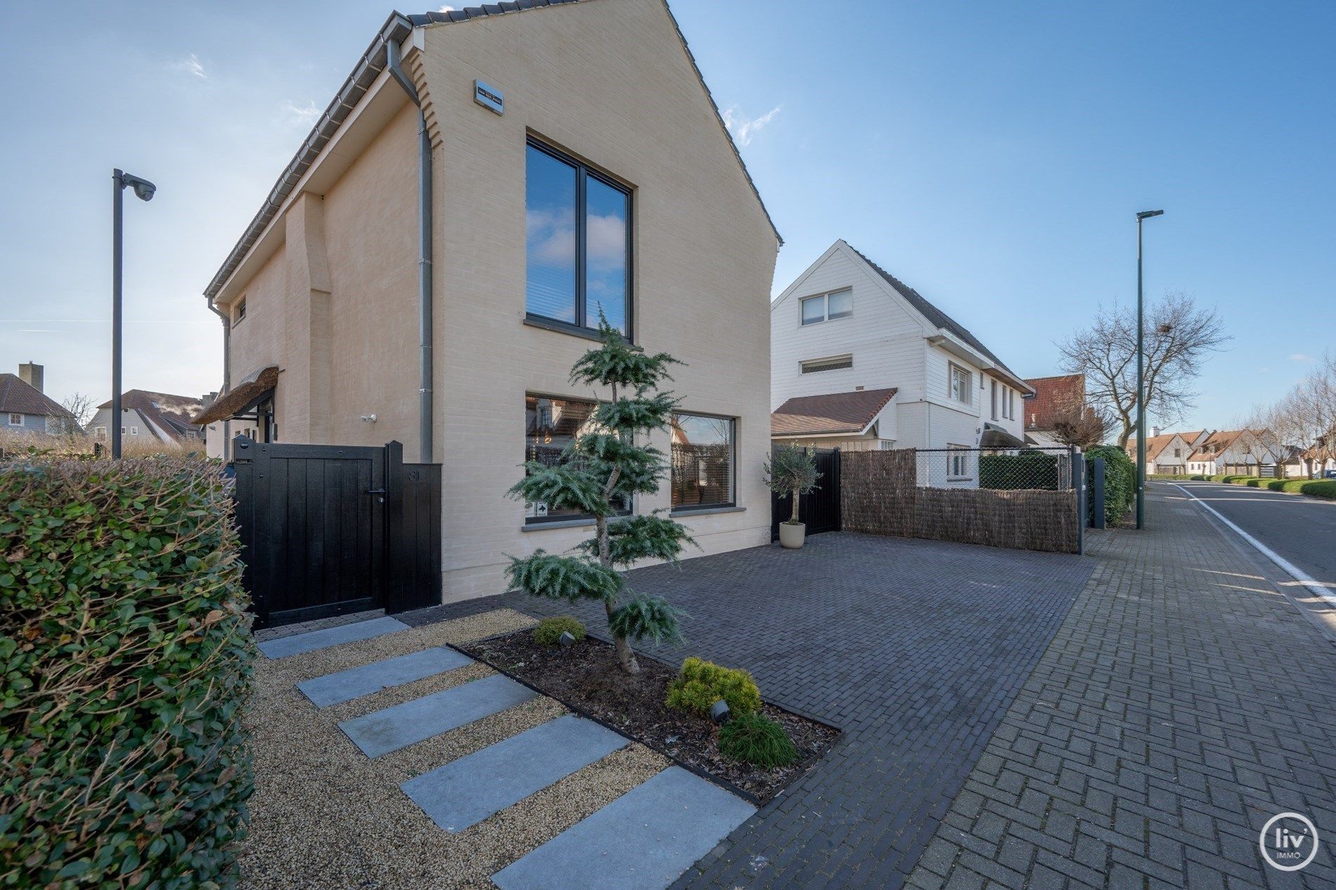 Prachtige alleenstaande woning met smaak gerenoveerd op een topligging in de Kalfstraat te Knokke.  foto 3