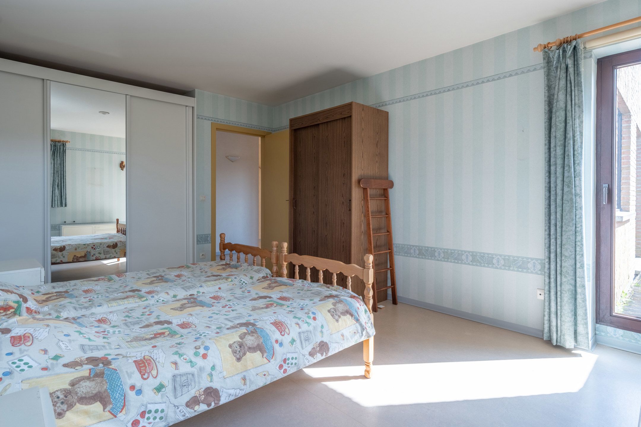 Goed onderhouden villa met 5 slpk's op perceel van 1.060m². foto 29