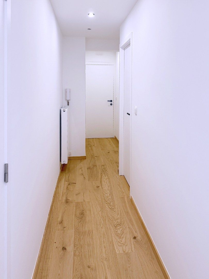 Volledig gerenoveerd appartement met 2 slaapkamers foto 12