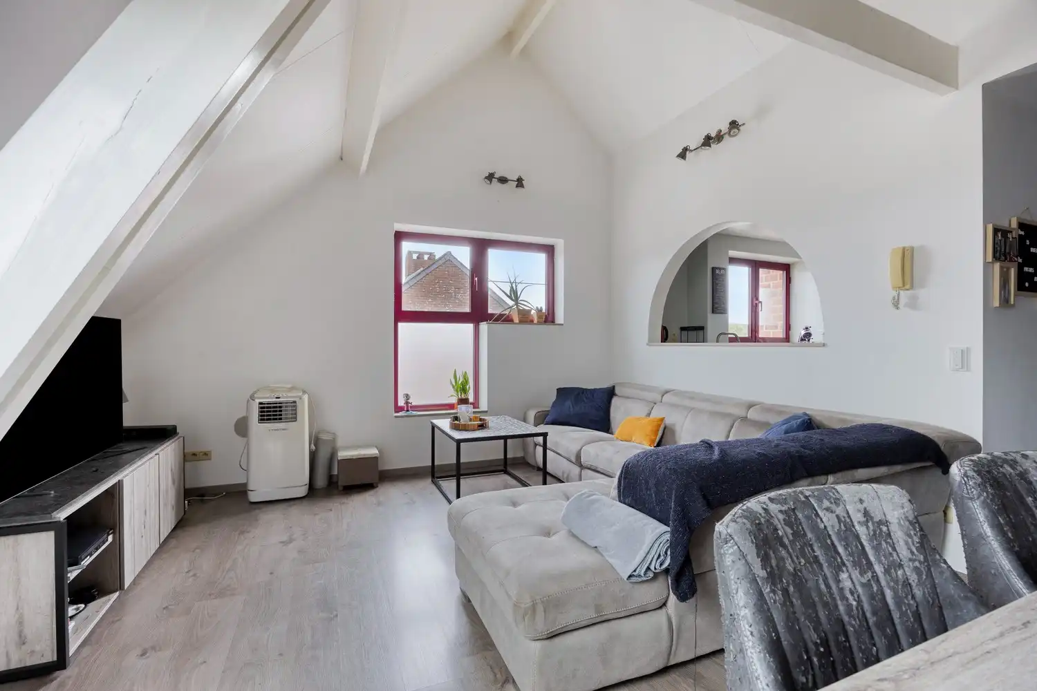 Instapklaar appartement met twee slaapkamers in Maasmechelen foto 6