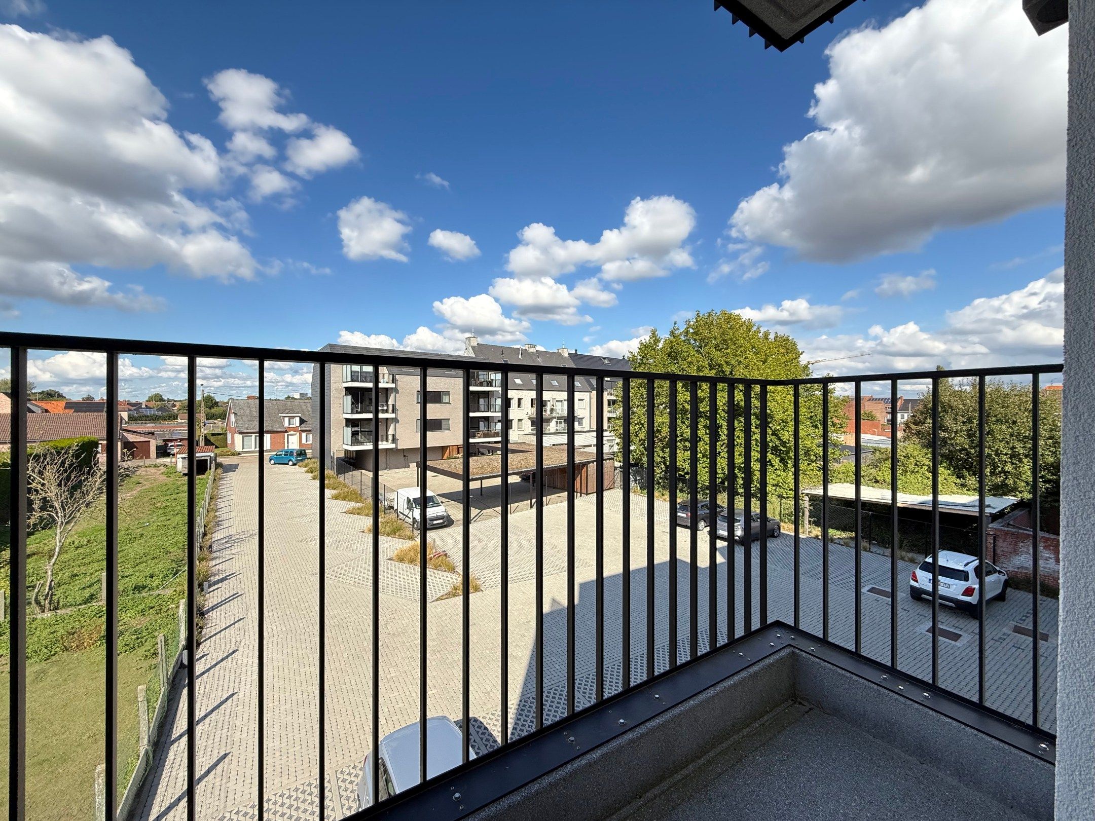 Hedendaags nieuwbouwappartement met 2 slaapkamers en terras op centrale ligging in Ooigem. foto 12