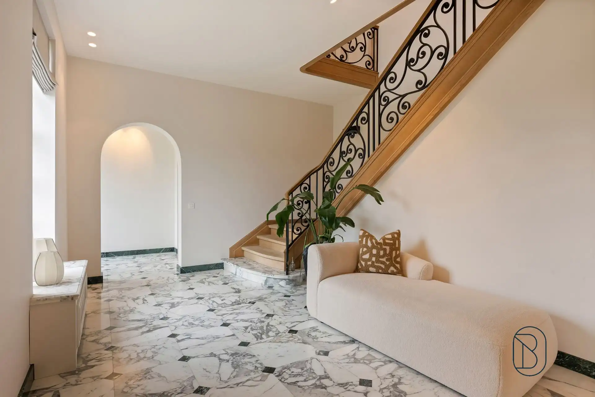 Prachtig afgewerkte franse villa met bijgebouw en zwembad foto 15