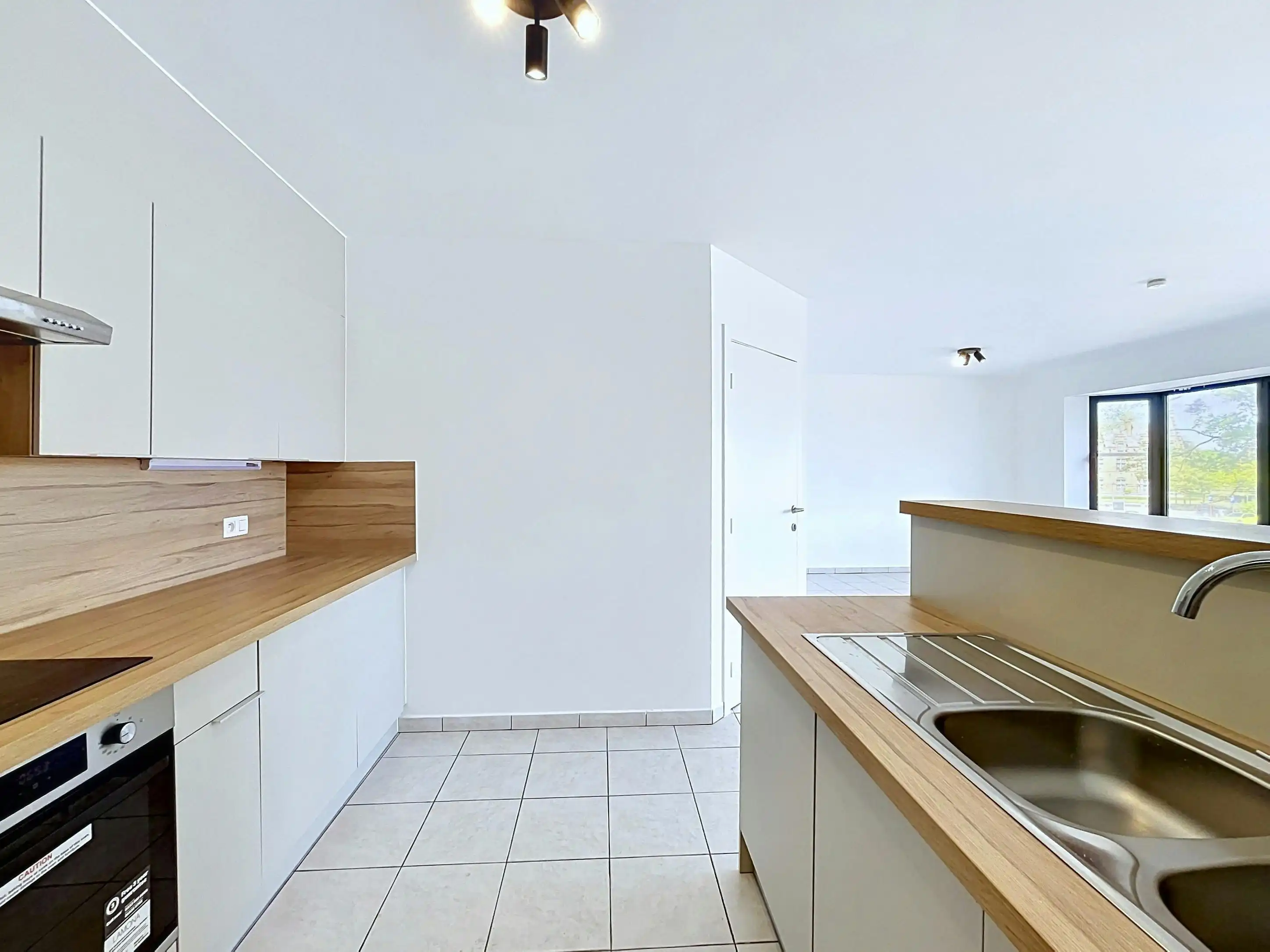 Appartement met 2 slaapkamers en terras aan station Eeklo foto 4