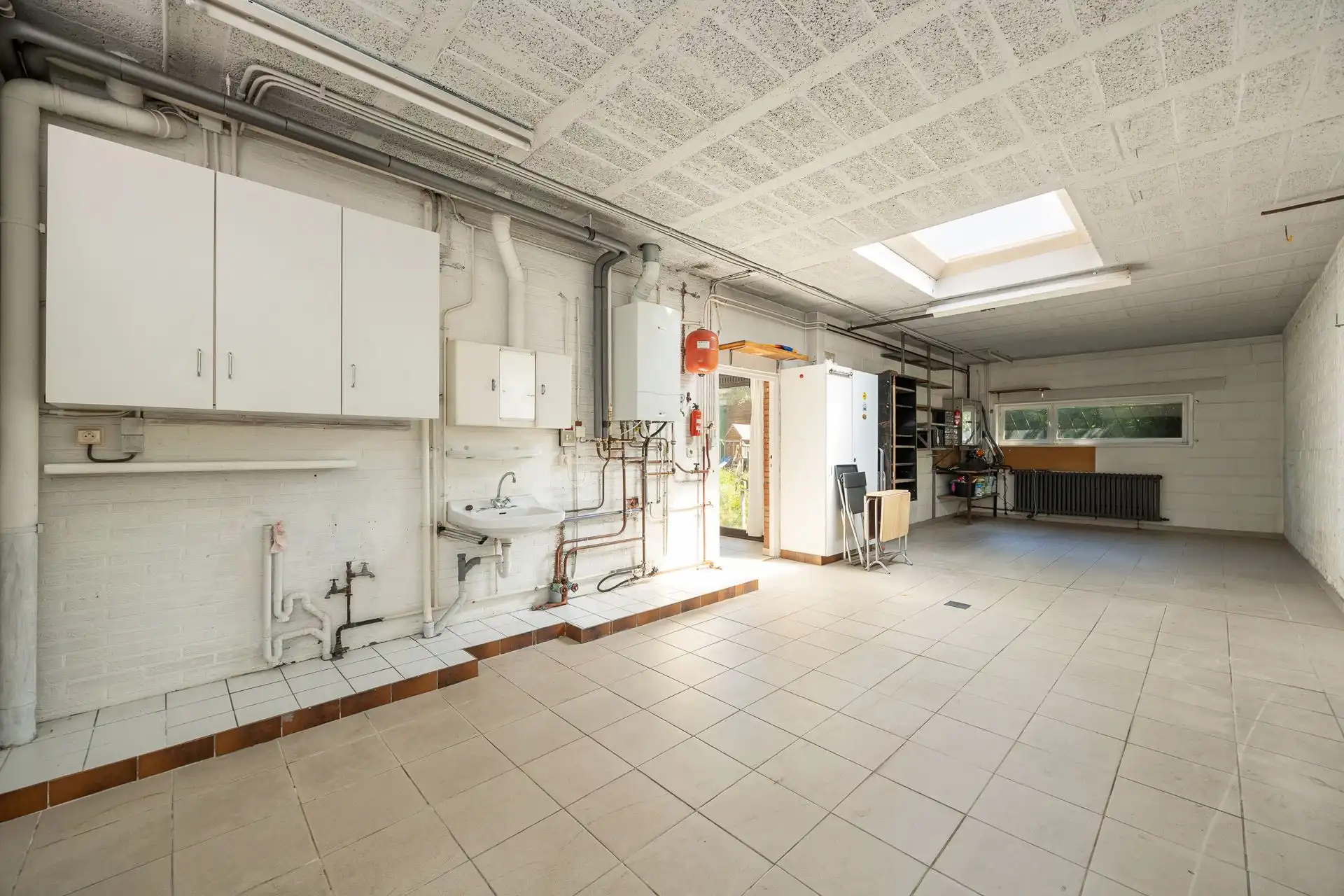 Ruime halfopen bebouwing met garage en zonnige tuin foto 24