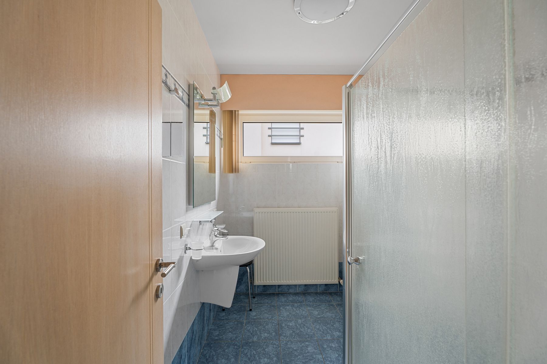 Perfect onderhouden bungalow in een residentiële wijk! foto 8