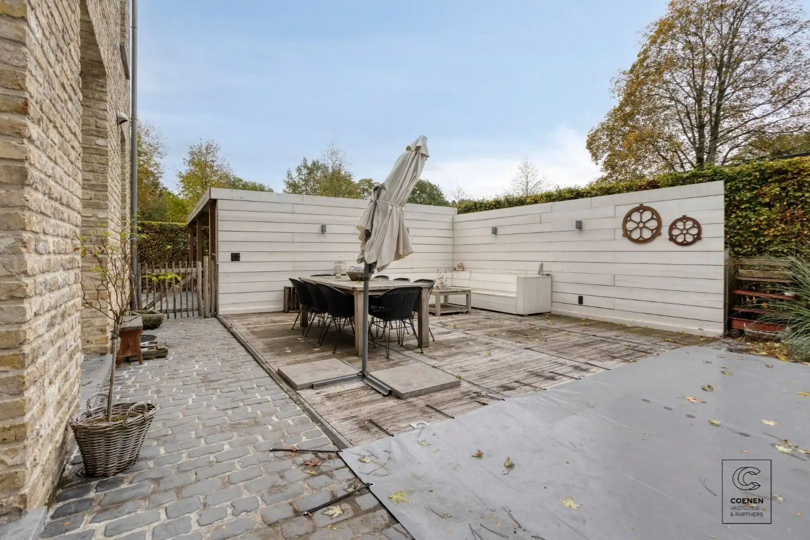 Prachtige woning met een bew. opp. van 302 m², 6 slpk, 3 bk en prachtige tuin met zwembad  foto 33