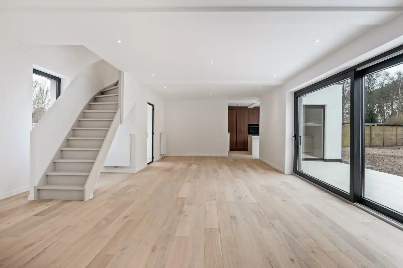 Prachtig gerenoveerde open bebouwing met 3 slpk. en autostaanplaats foto 2